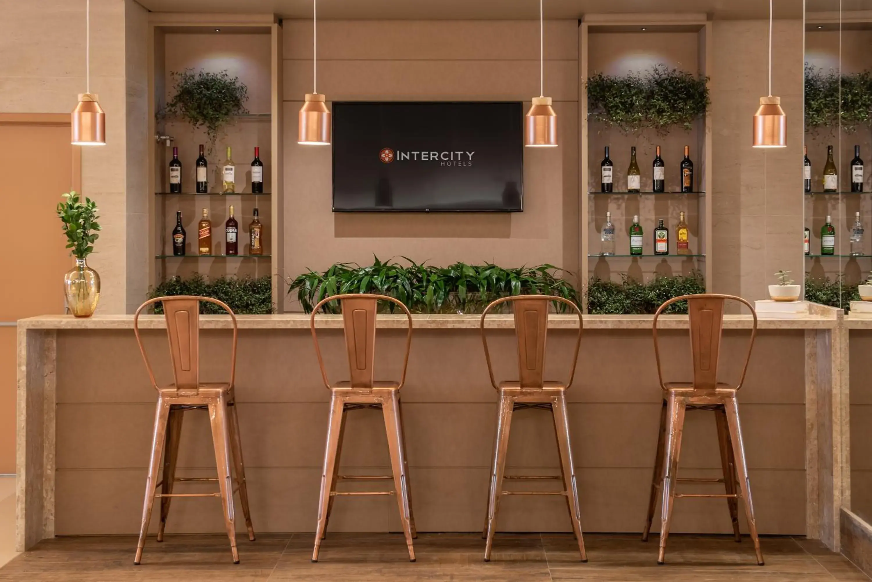 Lounge or bar in Intercity Curitiba Batel Lounge or bar in Intercity Curitiba Batel