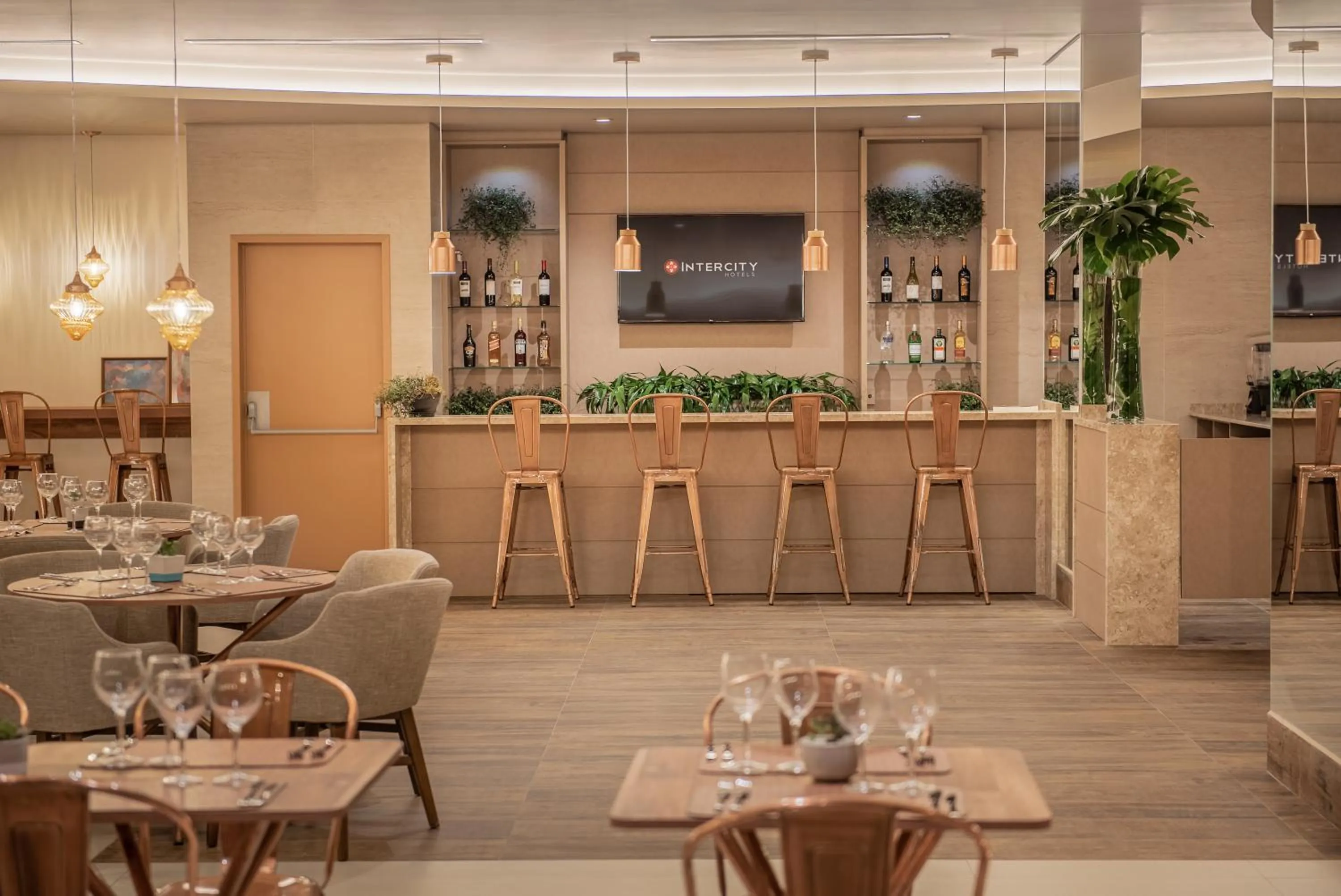 Lounge or bar in Intercity Curitiba Batel