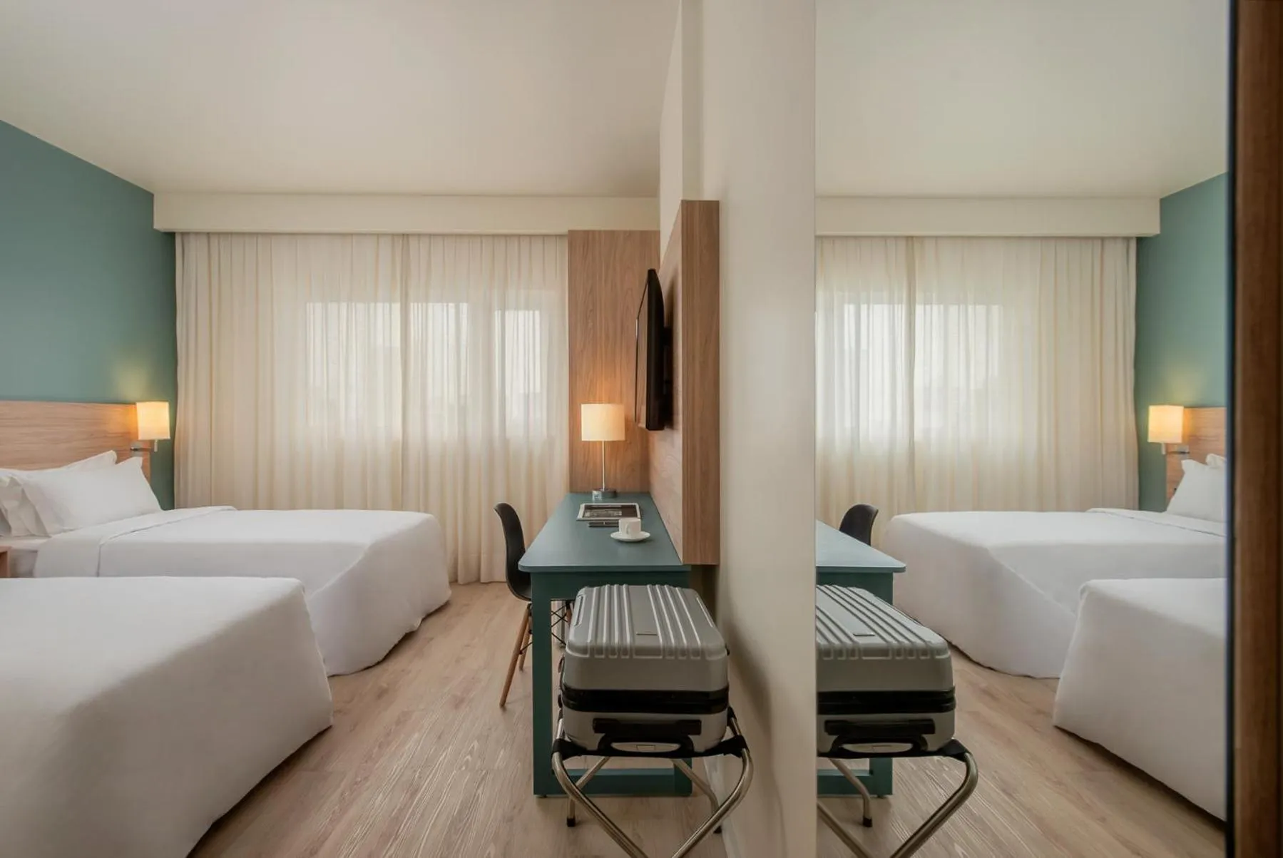 Photo of the whole room, Bed in Intercity Curitiba Batel