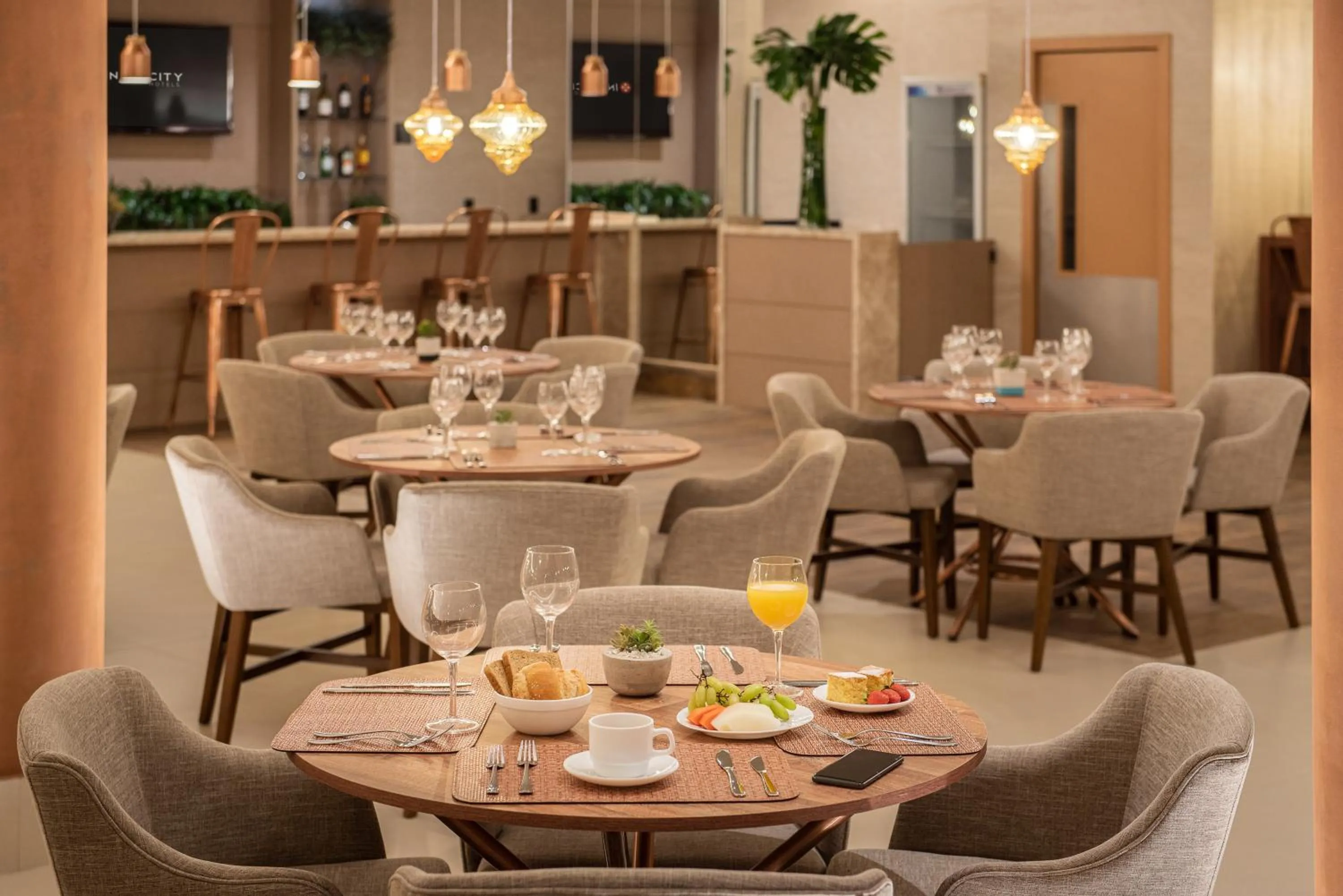 Restaurant/places to eat in Intercity Curitiba Batel