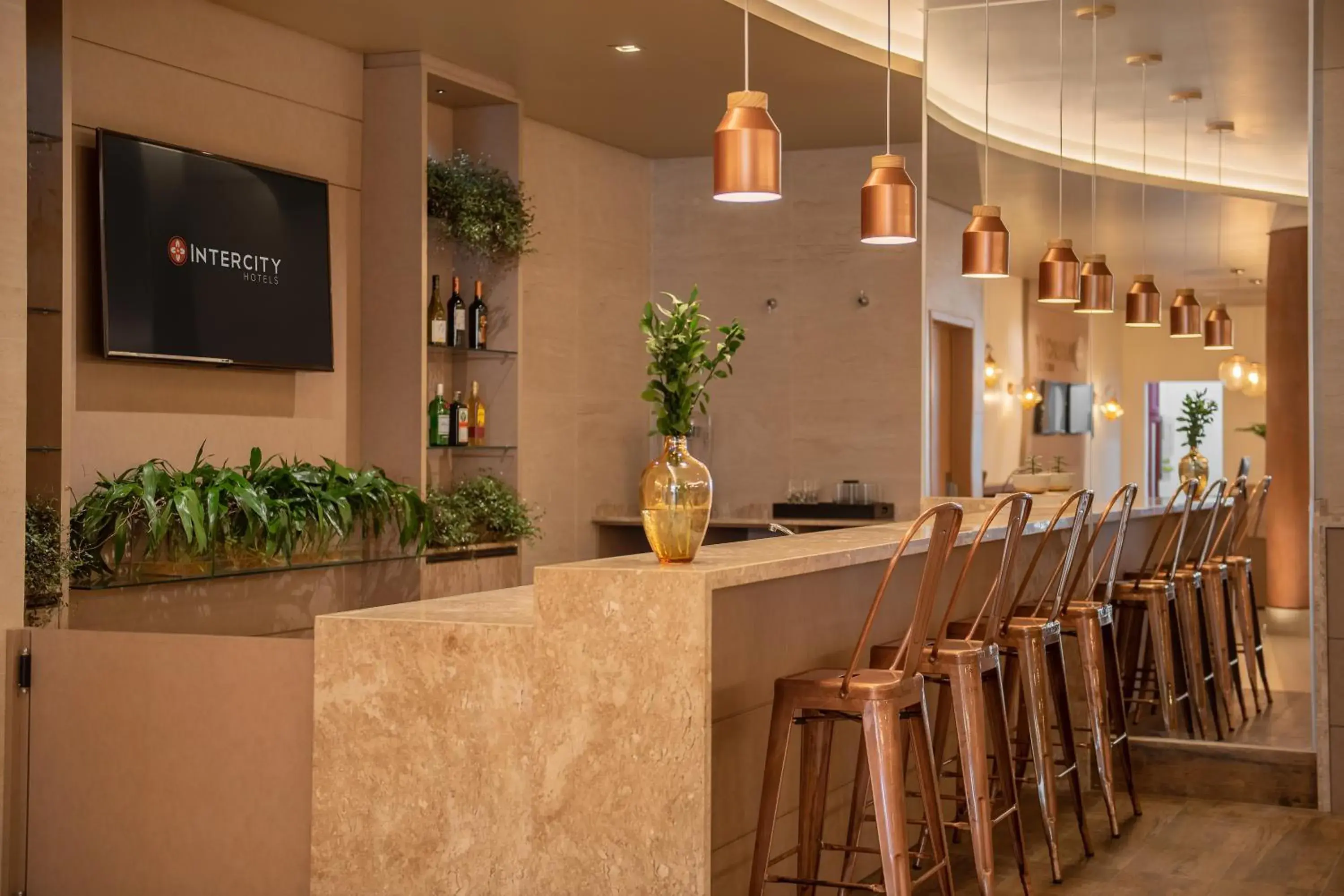 Lounge or bar in Intercity Curitiba Batel Lounge or bar in Intercity Curitiba Batel