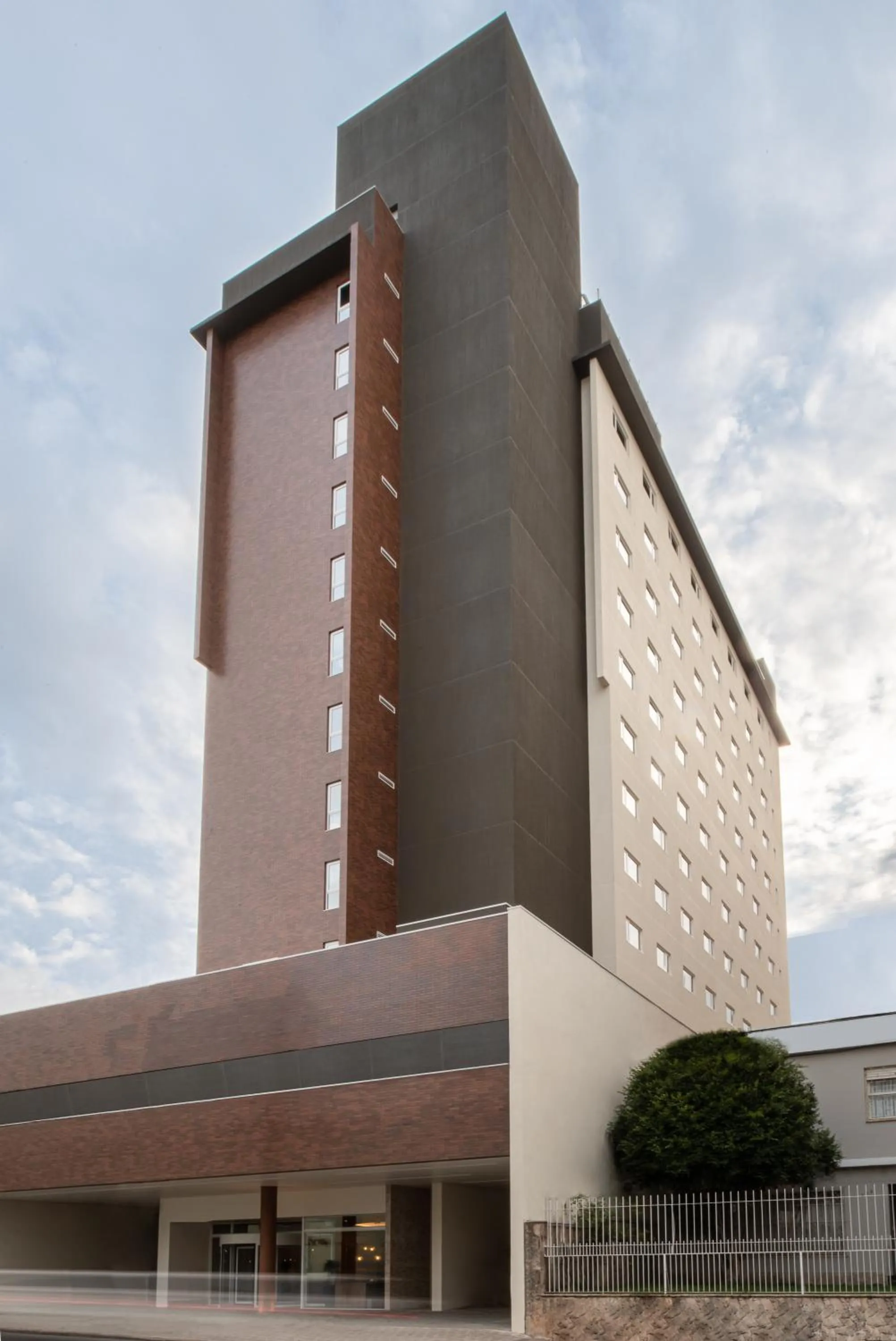 Property building in Intercity Curitiba Batel
