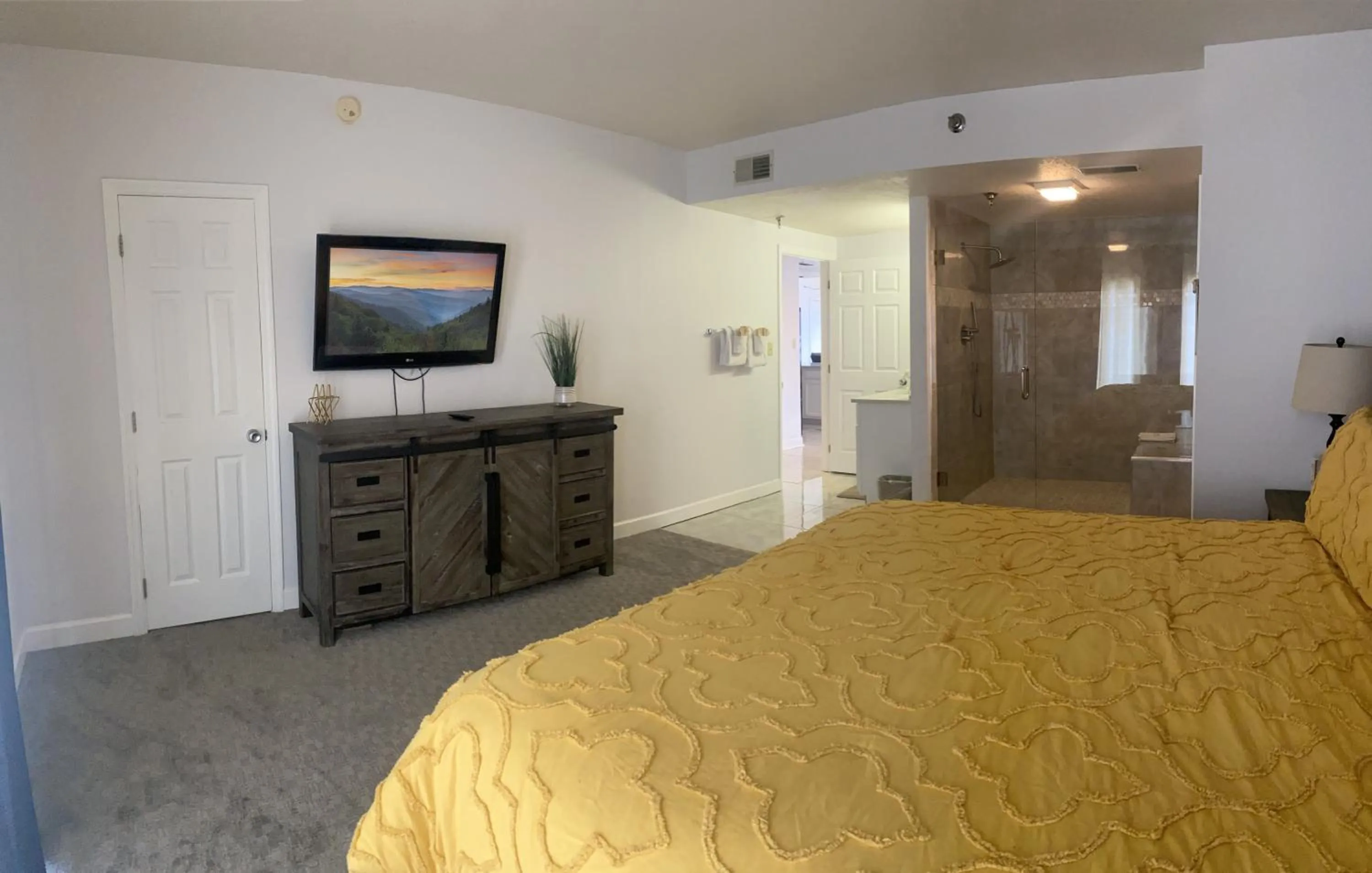 Bed in River Place Condos #711 3BD