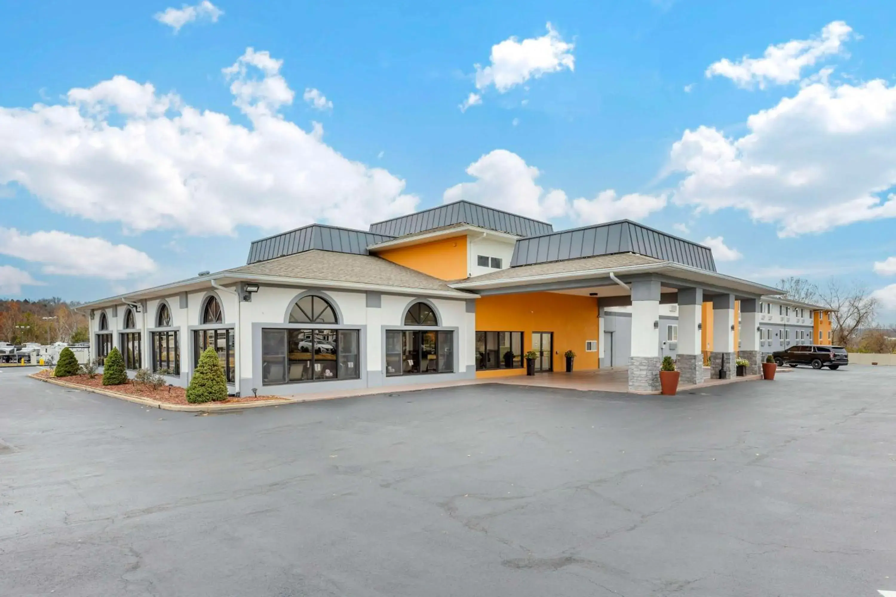 Property building in Best Western St. Louis Inn Property building in Best Western St. Louis Inn