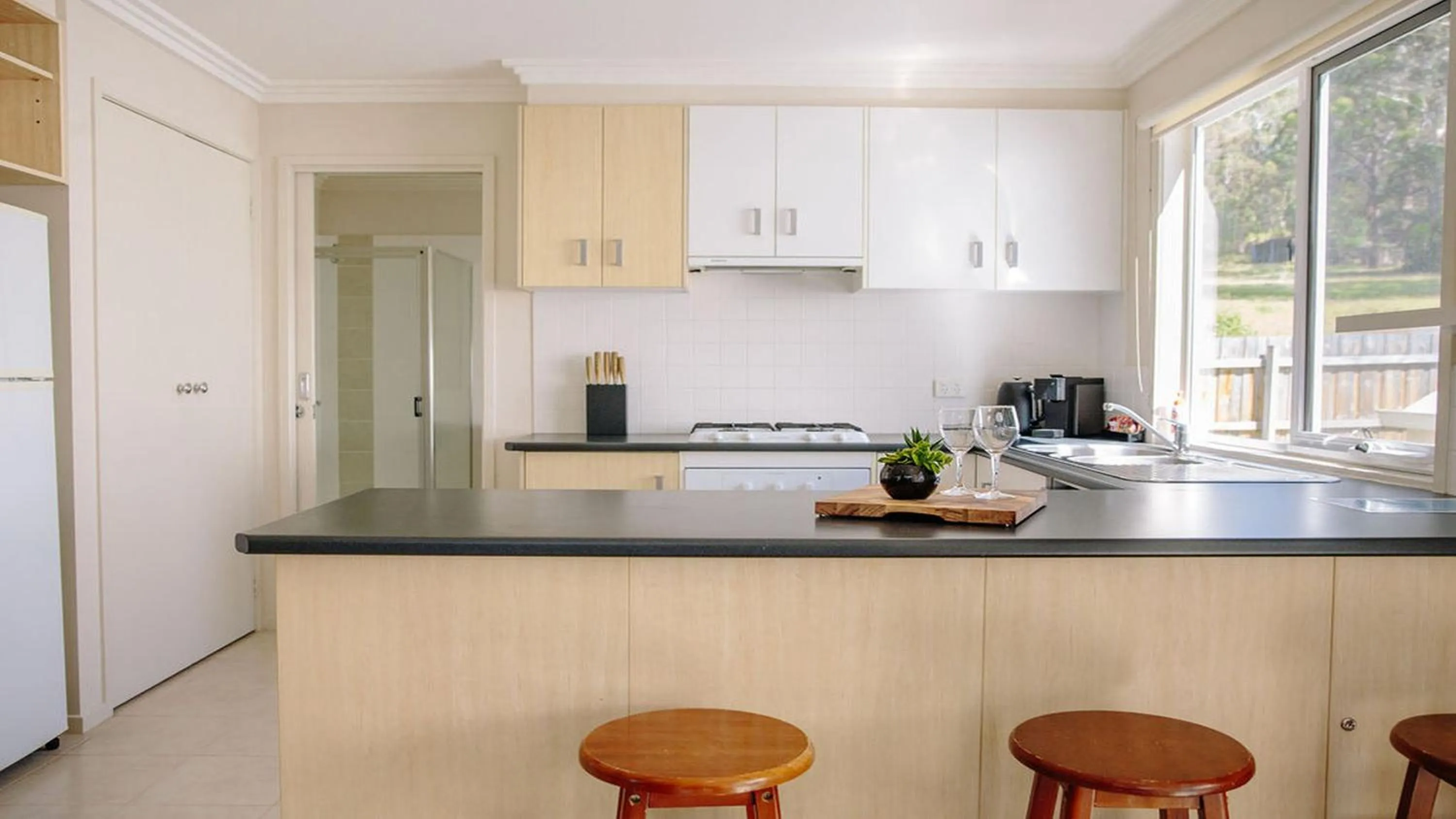 Kitchen or kitchenette in McMillans of Metung Coastal Resort