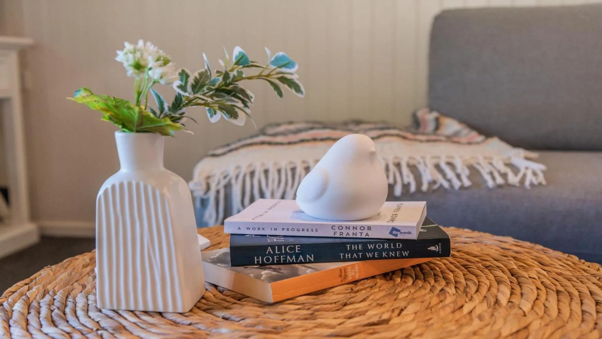 Living room, Bed in McMillans of Metung Coastal Resort