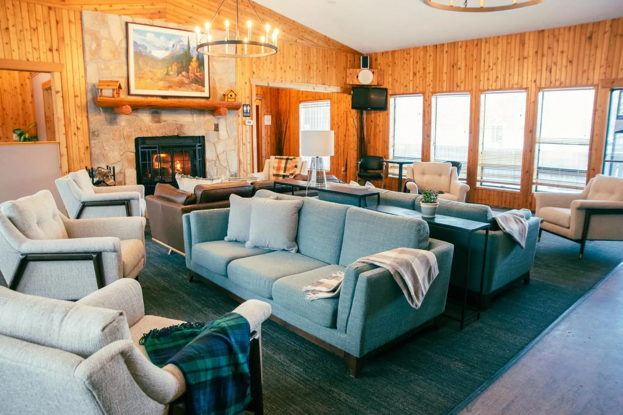 Lounge or bar in Miette Mountain Cabins Lounge or bar in Miette Mountain Cabins