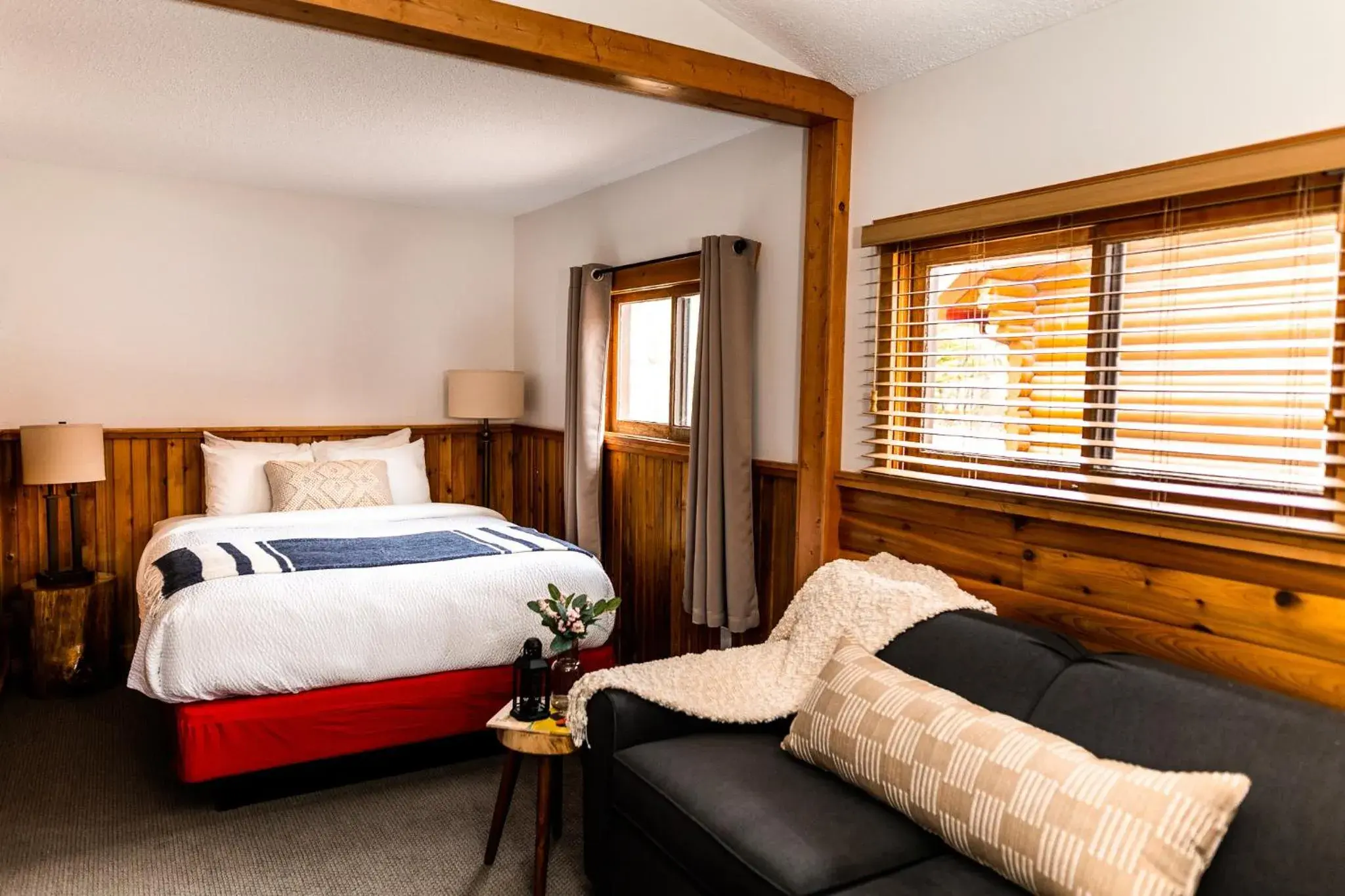 Bedroom, Bed in Miette Mountain Cabins Bedroom, Bed in Miette Mountain Cabins