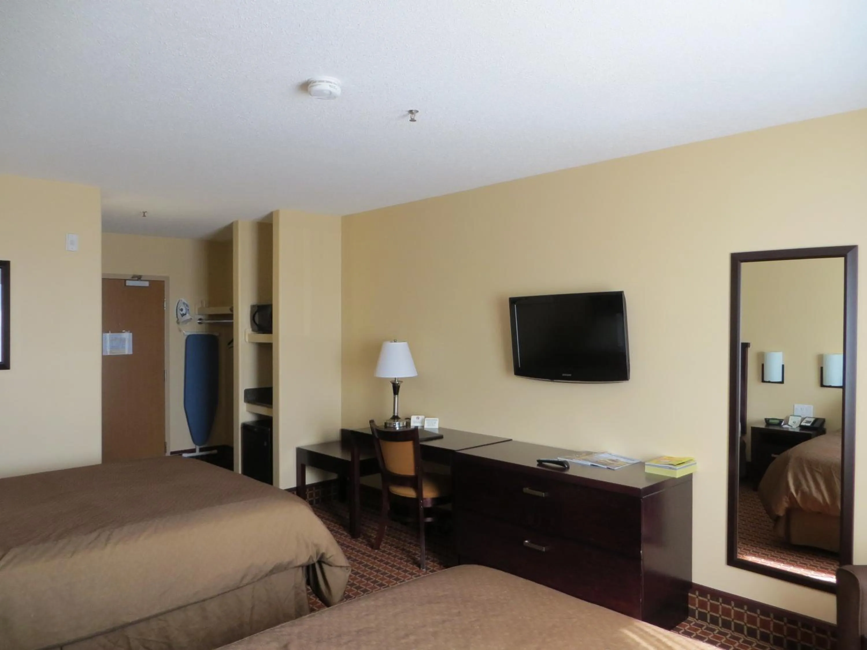 Bed in Poplar Tree Inn