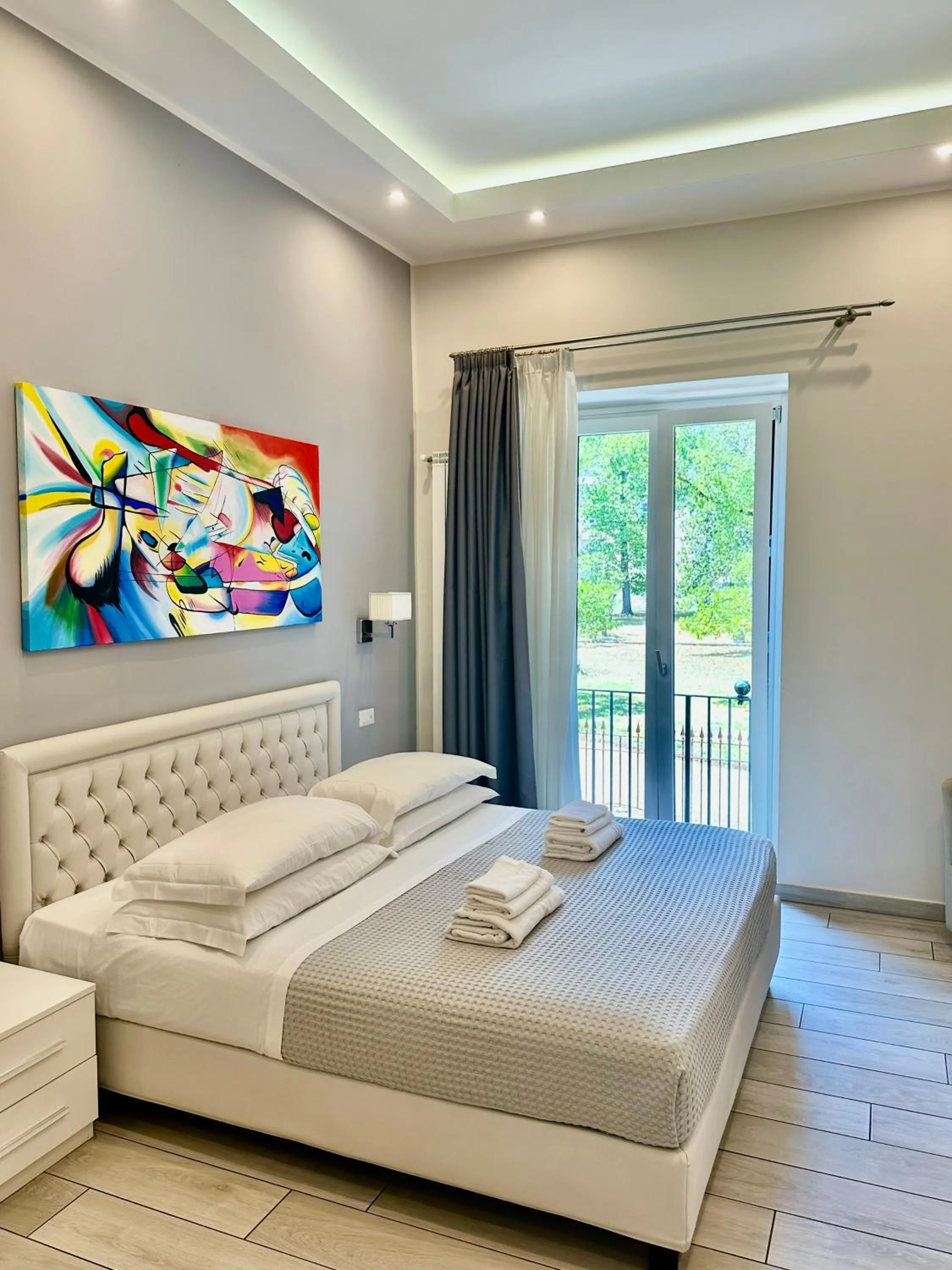 Bedroom, Bed in ROYAL GARDENS