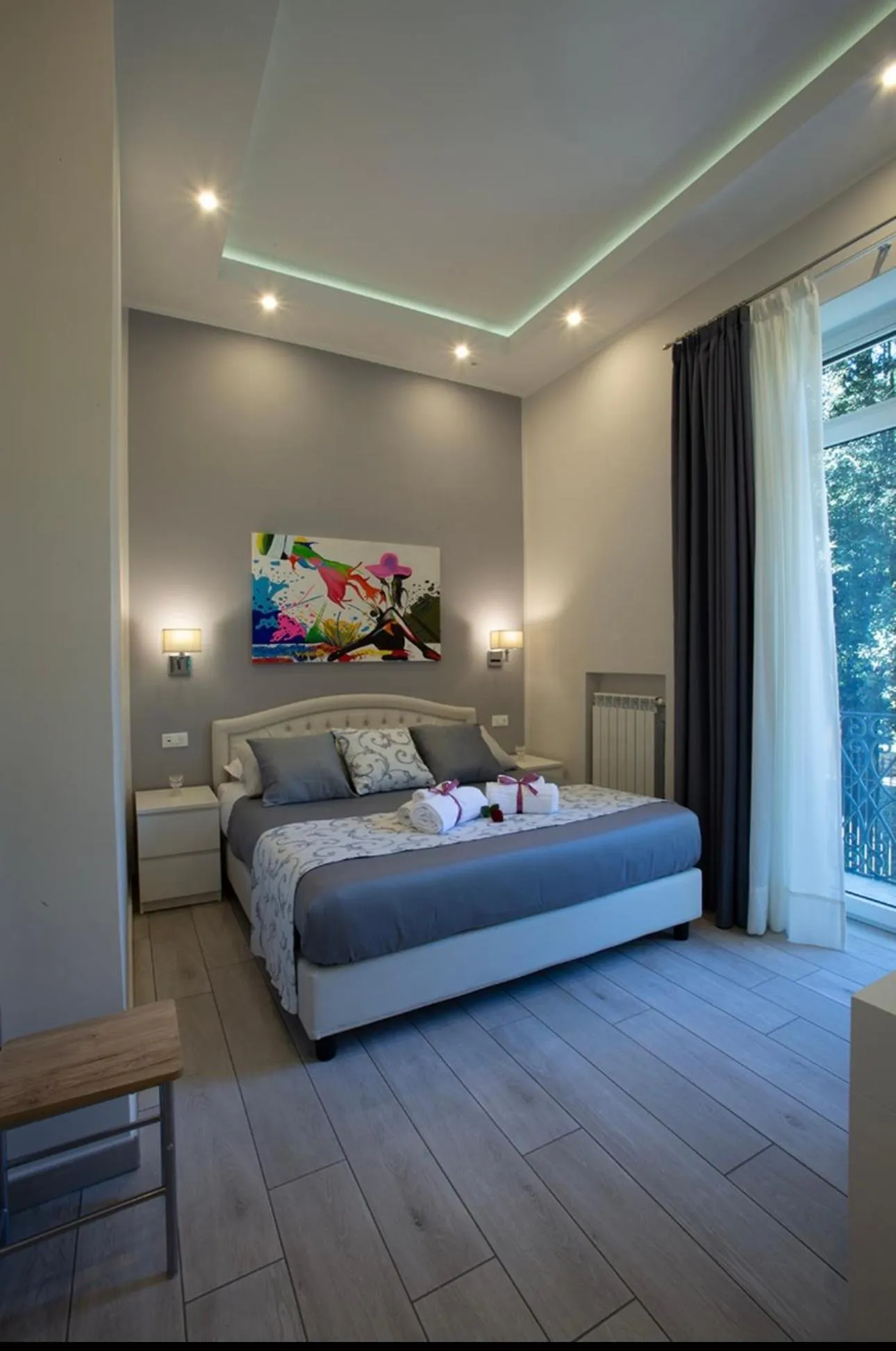 Bed in ROYAL GARDENS