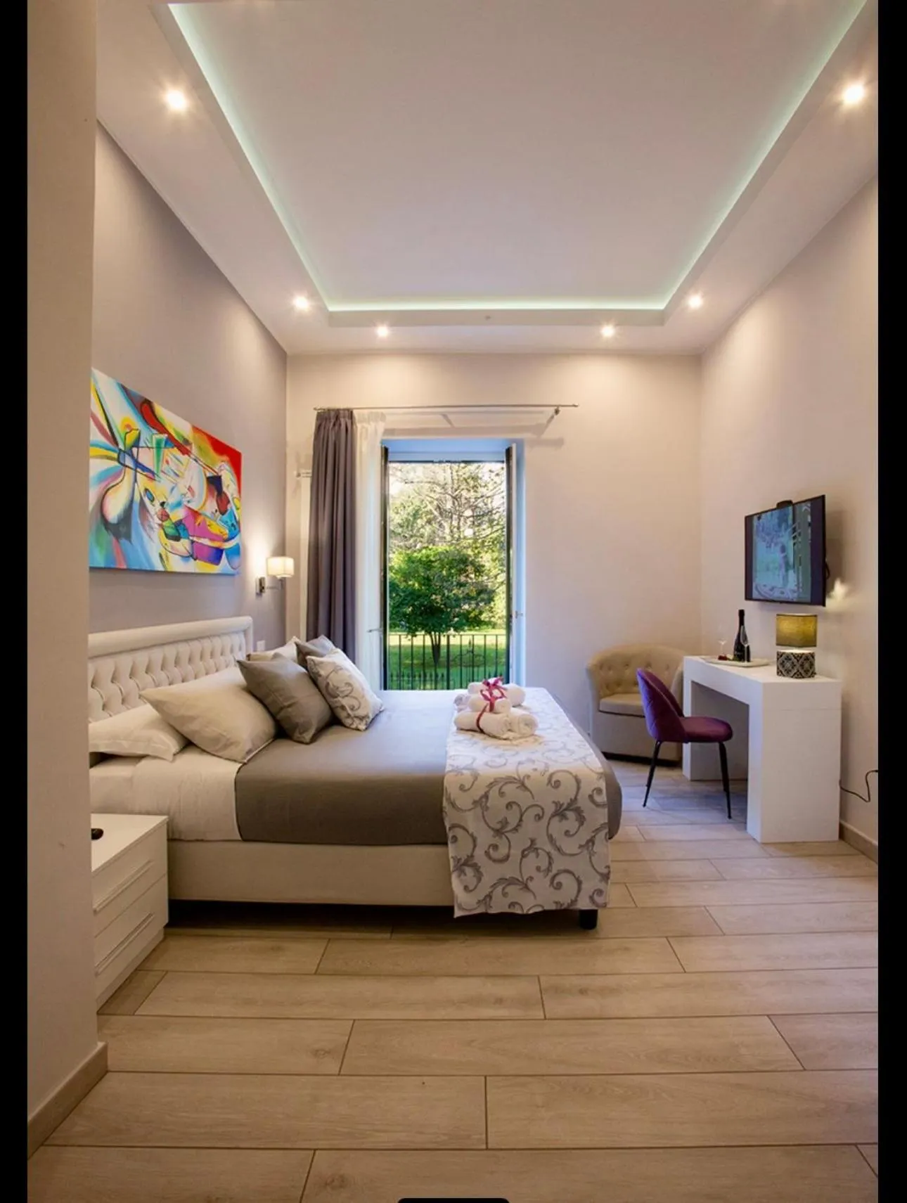 Bed in ROYAL GARDENS