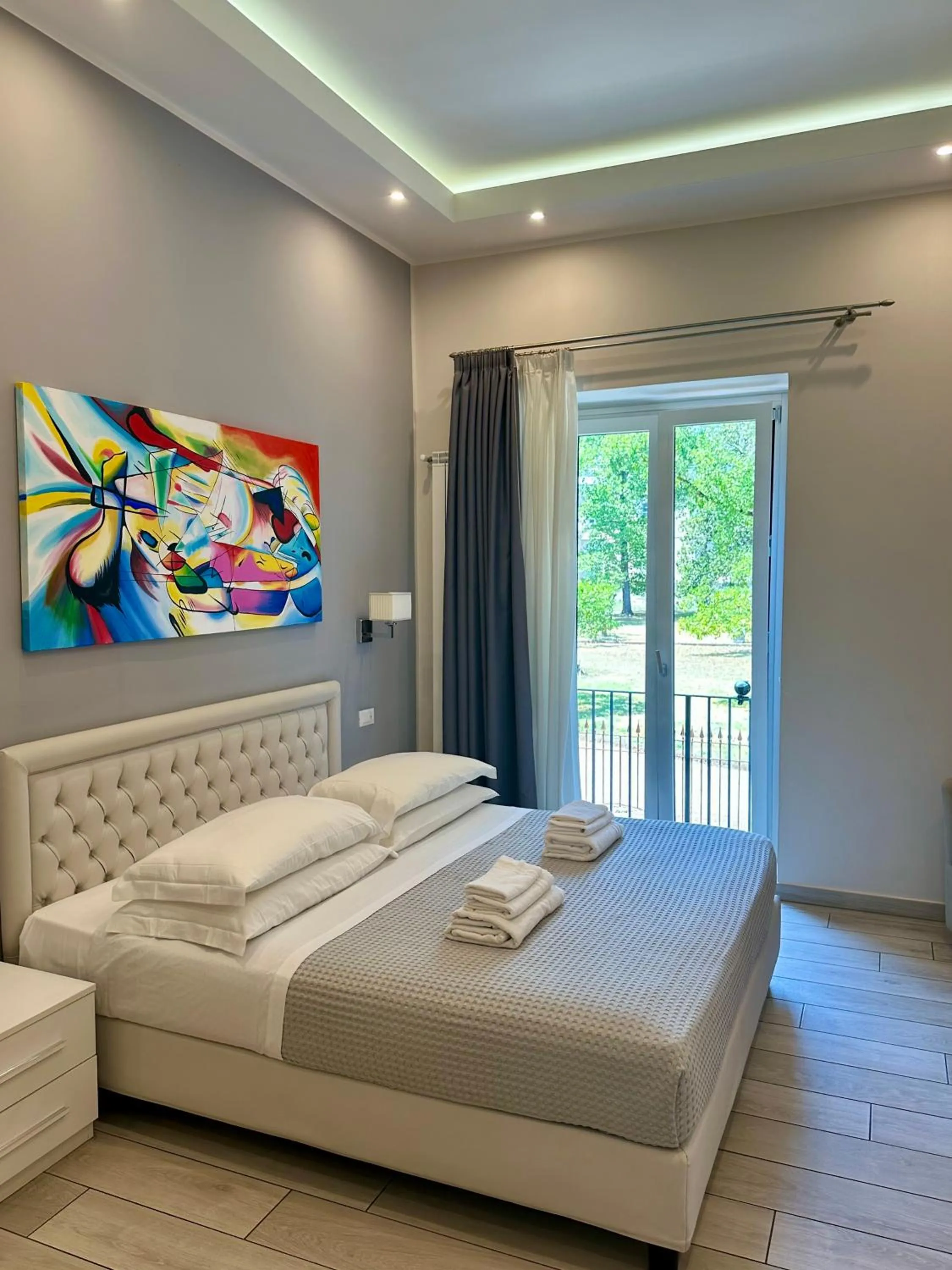 Bed in ROYAL GARDENS