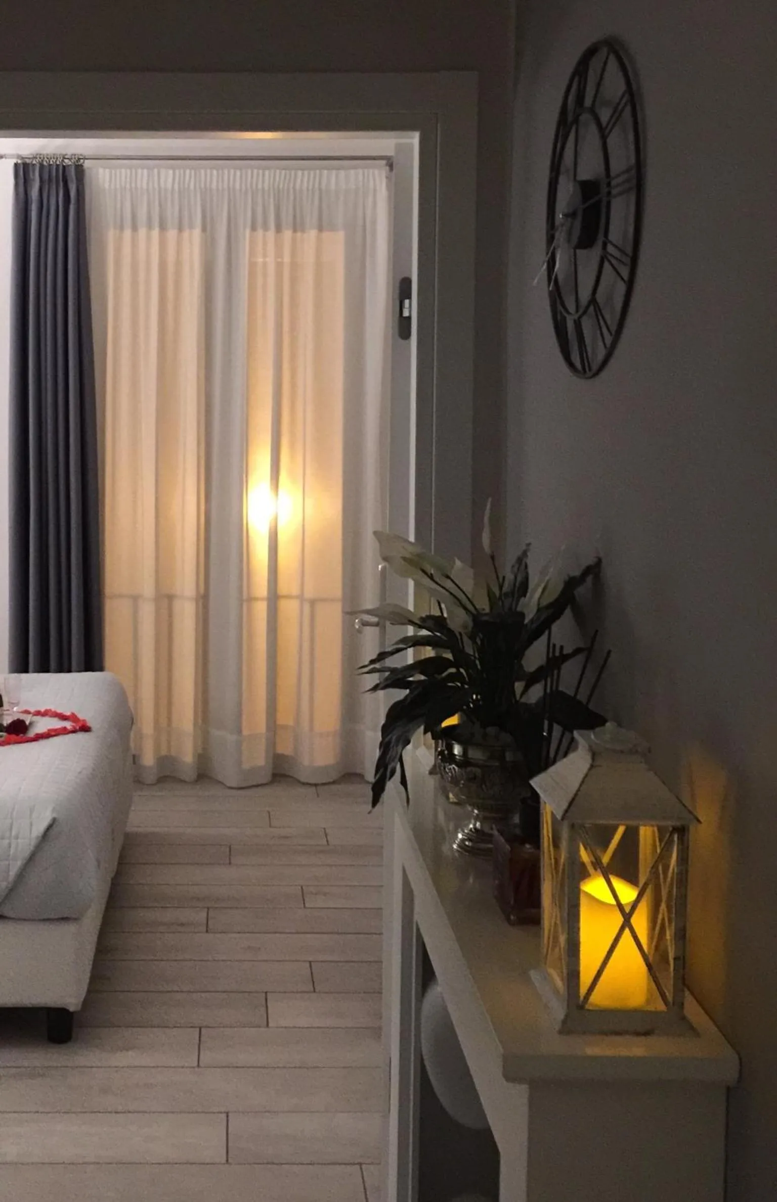 Bedroom, Bed in ROYAL GARDENS