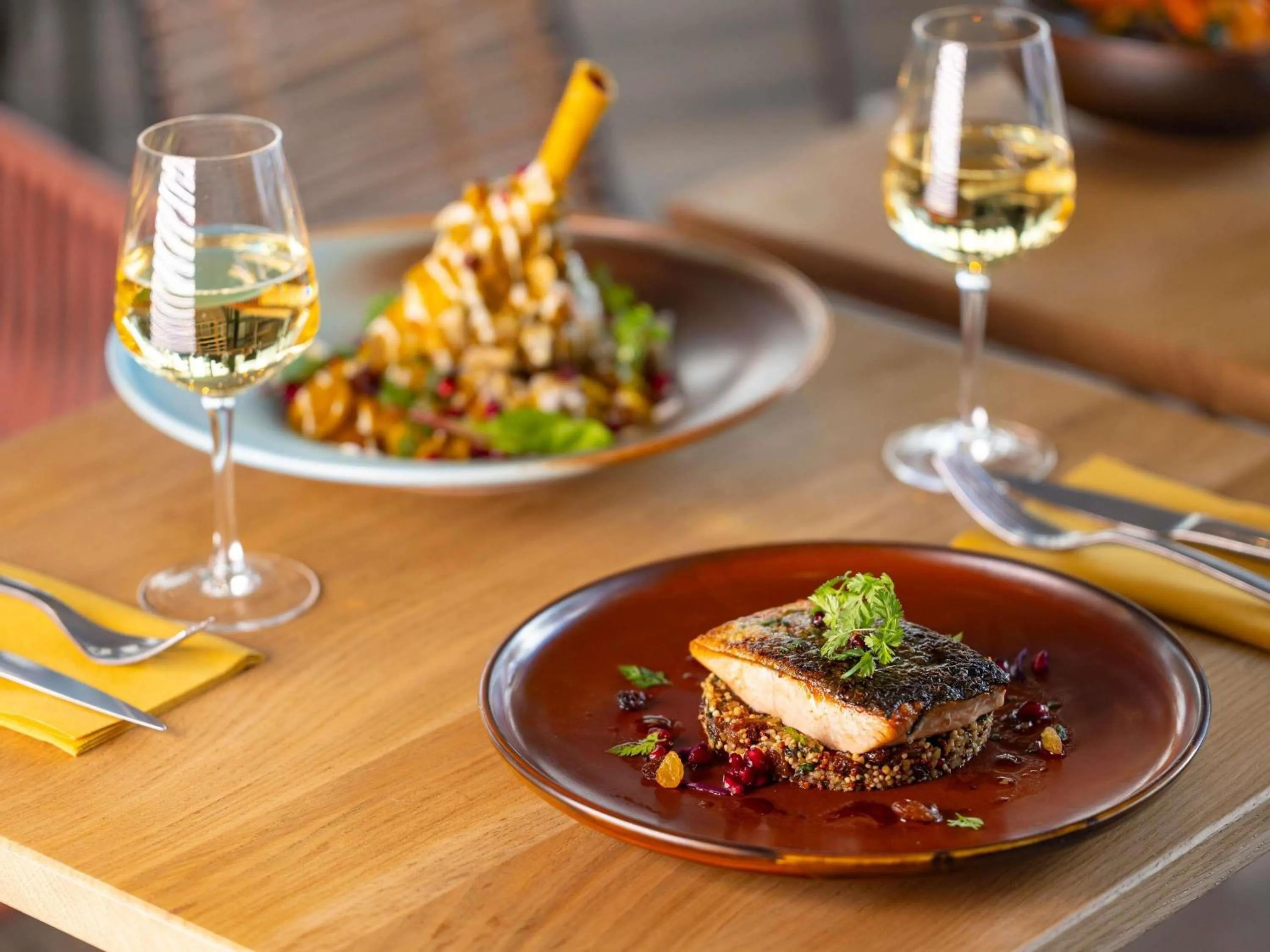 Restaurant/places to eat in Novotel Suites Marseille Centre Euromed