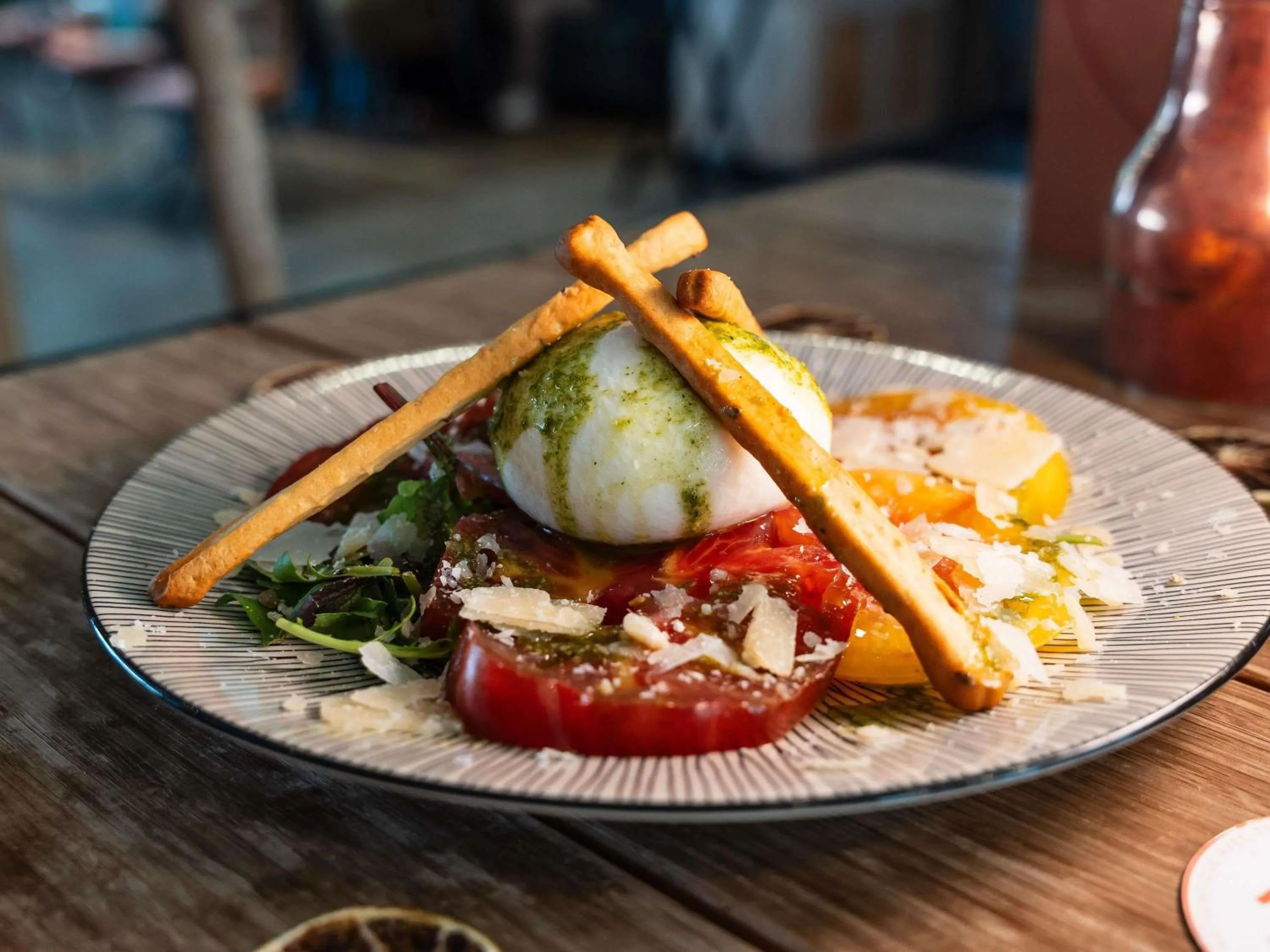 Restaurant/places to eat in Novotel Suites Marseille Centre Euromed