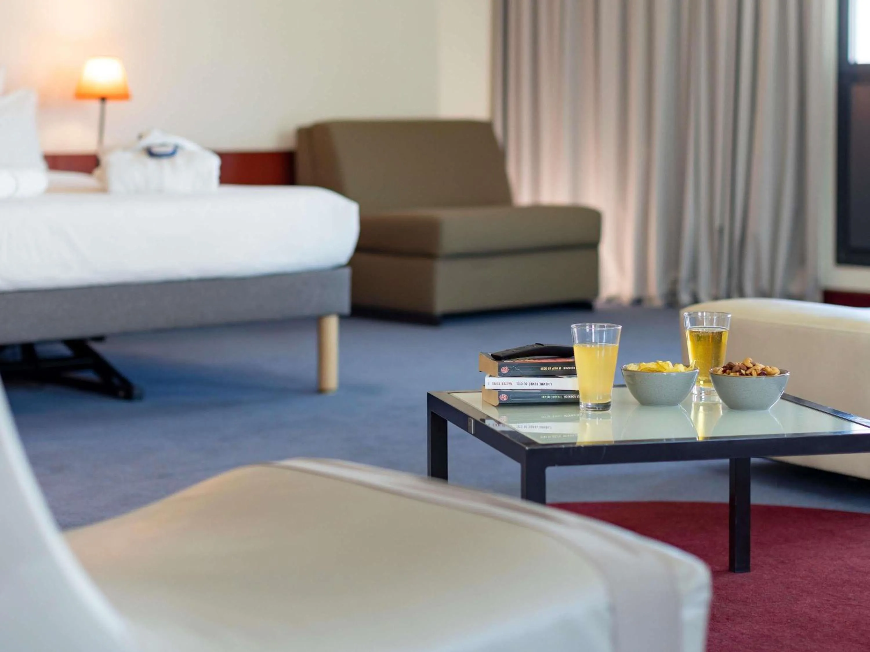 Bedroom, Bed in Novotel Suites Marseille Centre Euromed