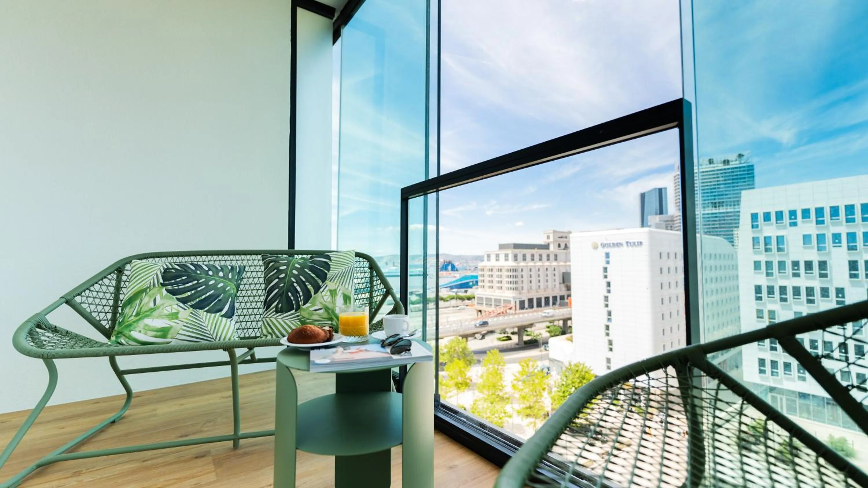 Balcony/Terrace in Novotel Suites Marseille Centre Euromed