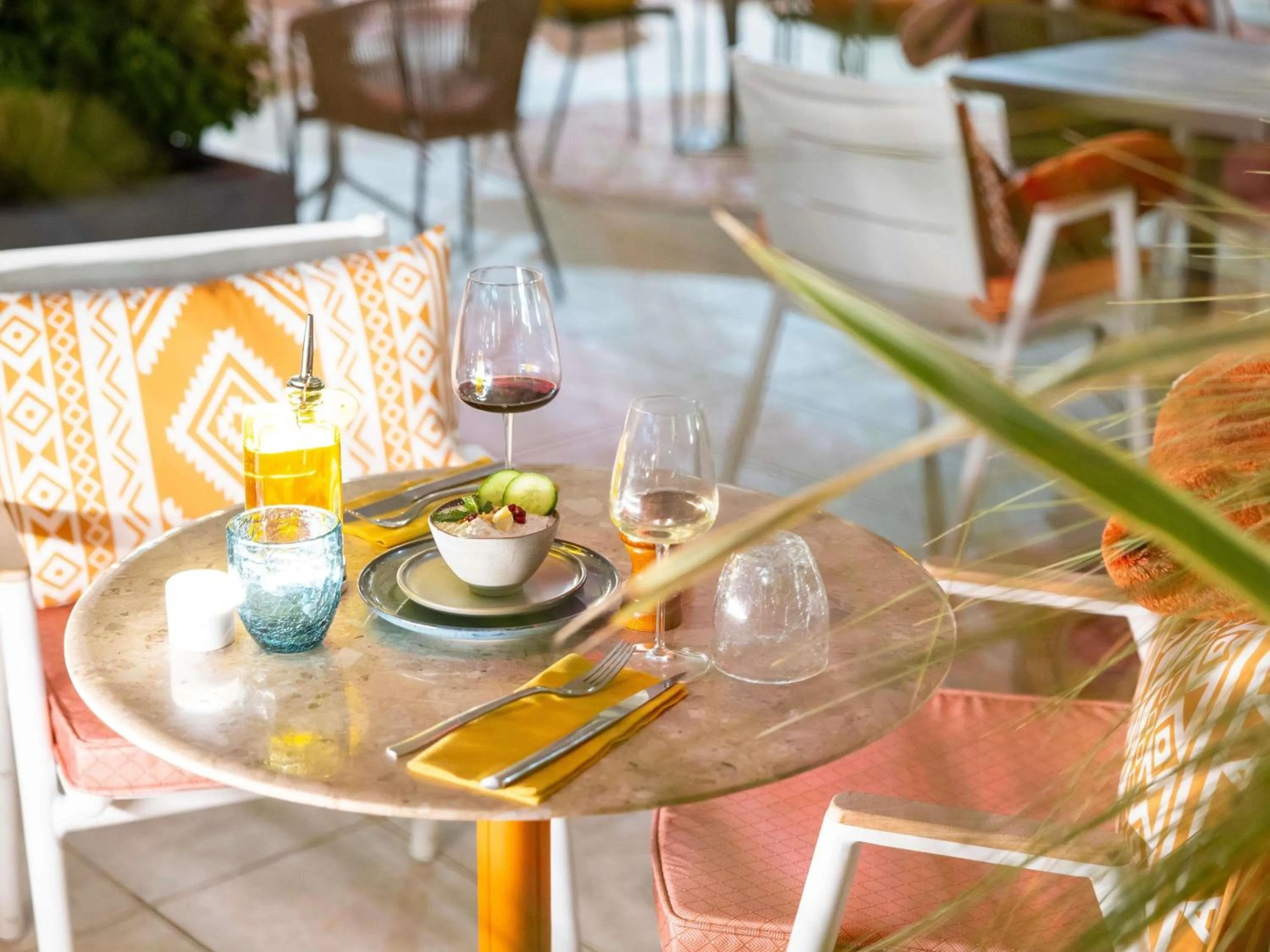 Restaurant/places to eat in Novotel Suites Marseille Centre Euromed