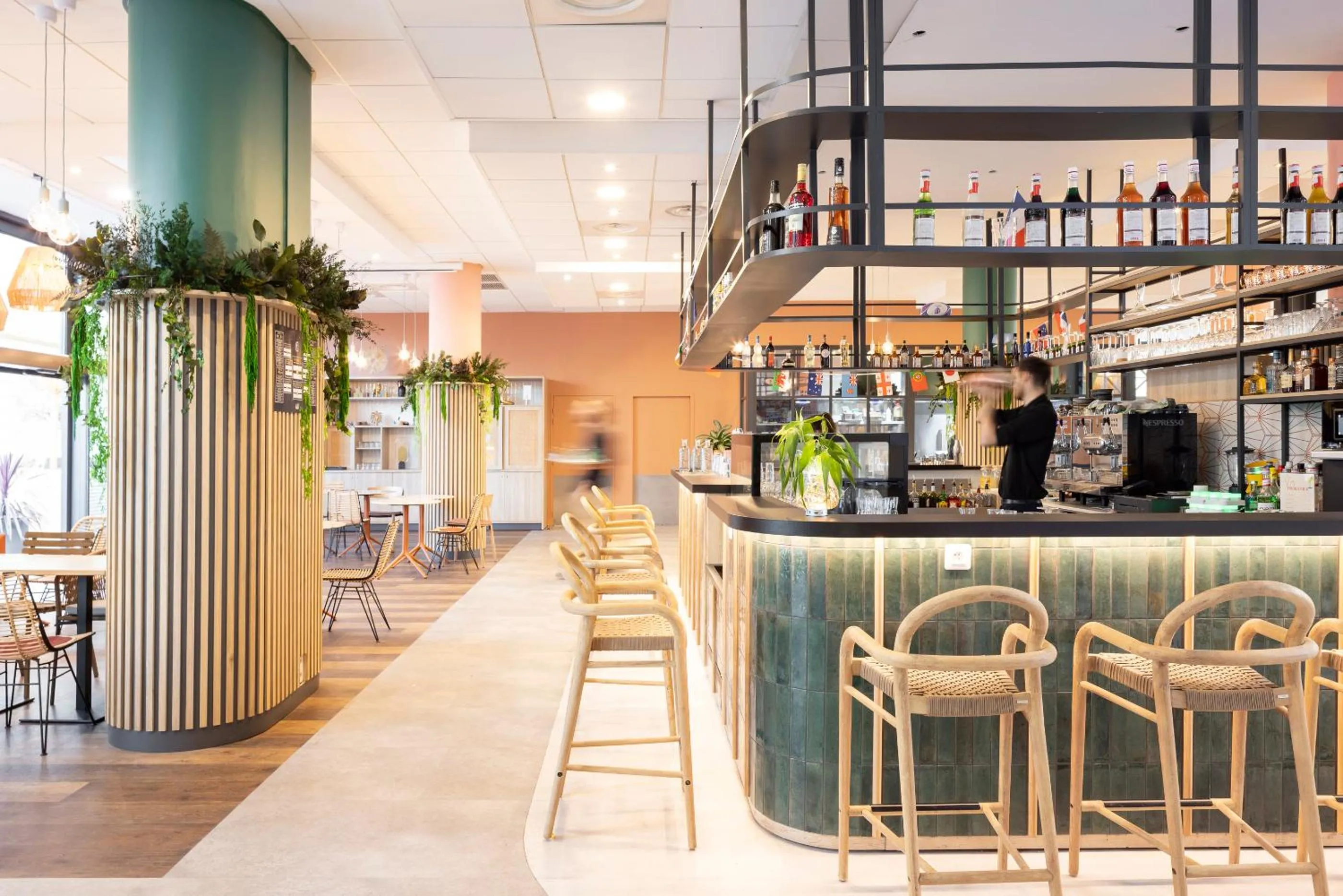 Restaurant/places to eat in Novotel Suites Marseille Centre Euromed