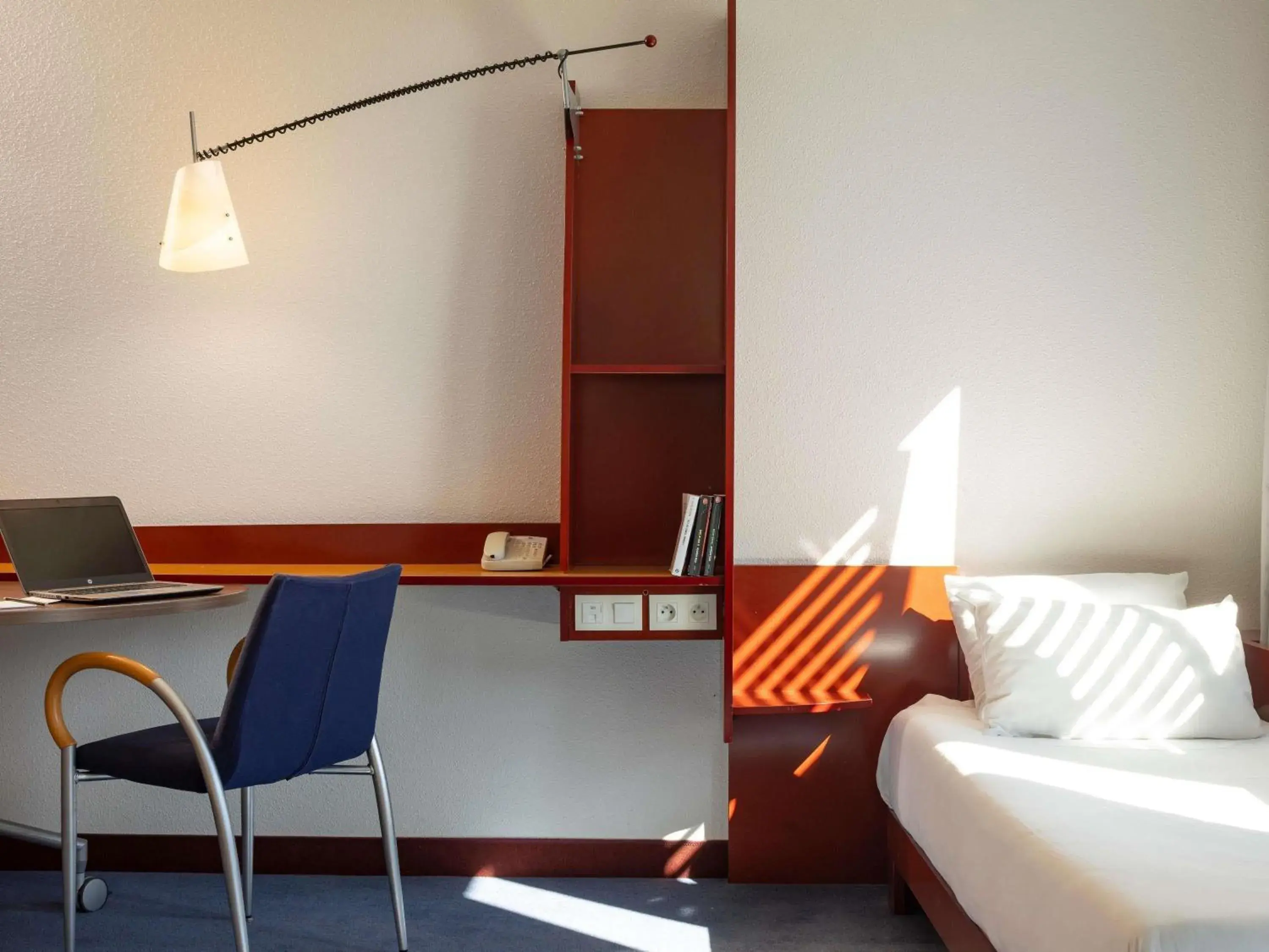 Superior Queen Suite with Balcony in Novotel Suites Marseille Centre Euromed Superior Queen Suite with Balcony in Novotel Suites Marseille Centre Euromed