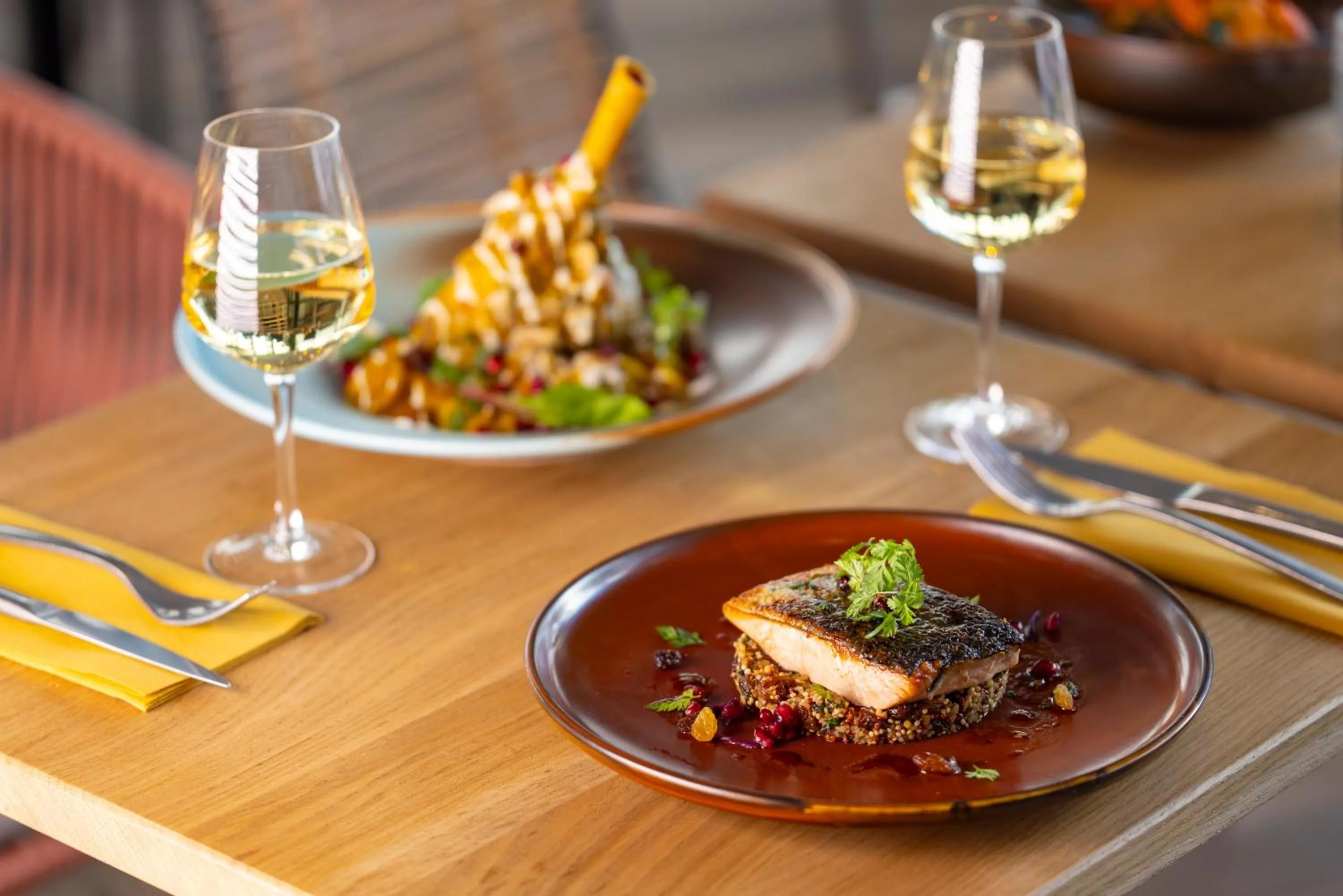 Restaurant/places to eat in Novotel Suites Marseille Centre Euromed