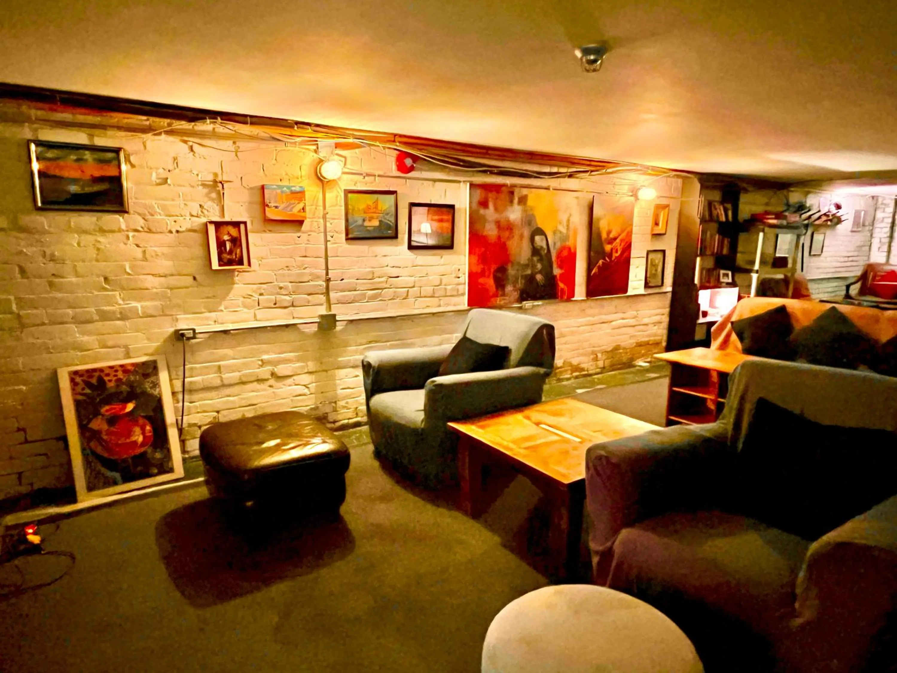 Living room in The Only Backpacker's Inn