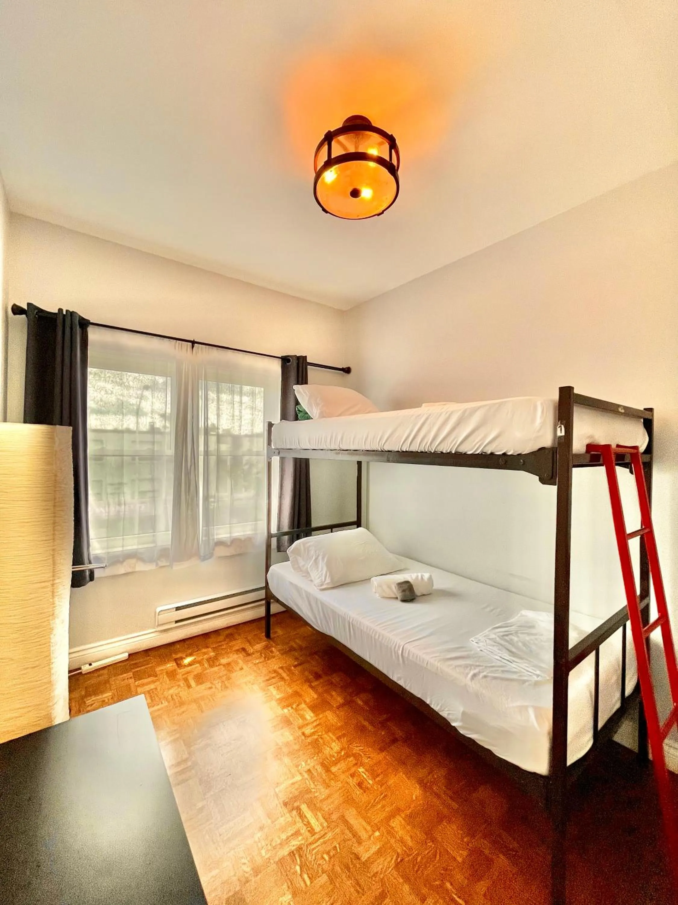 bunk bed, Bed in The Only Backpacker's Inn