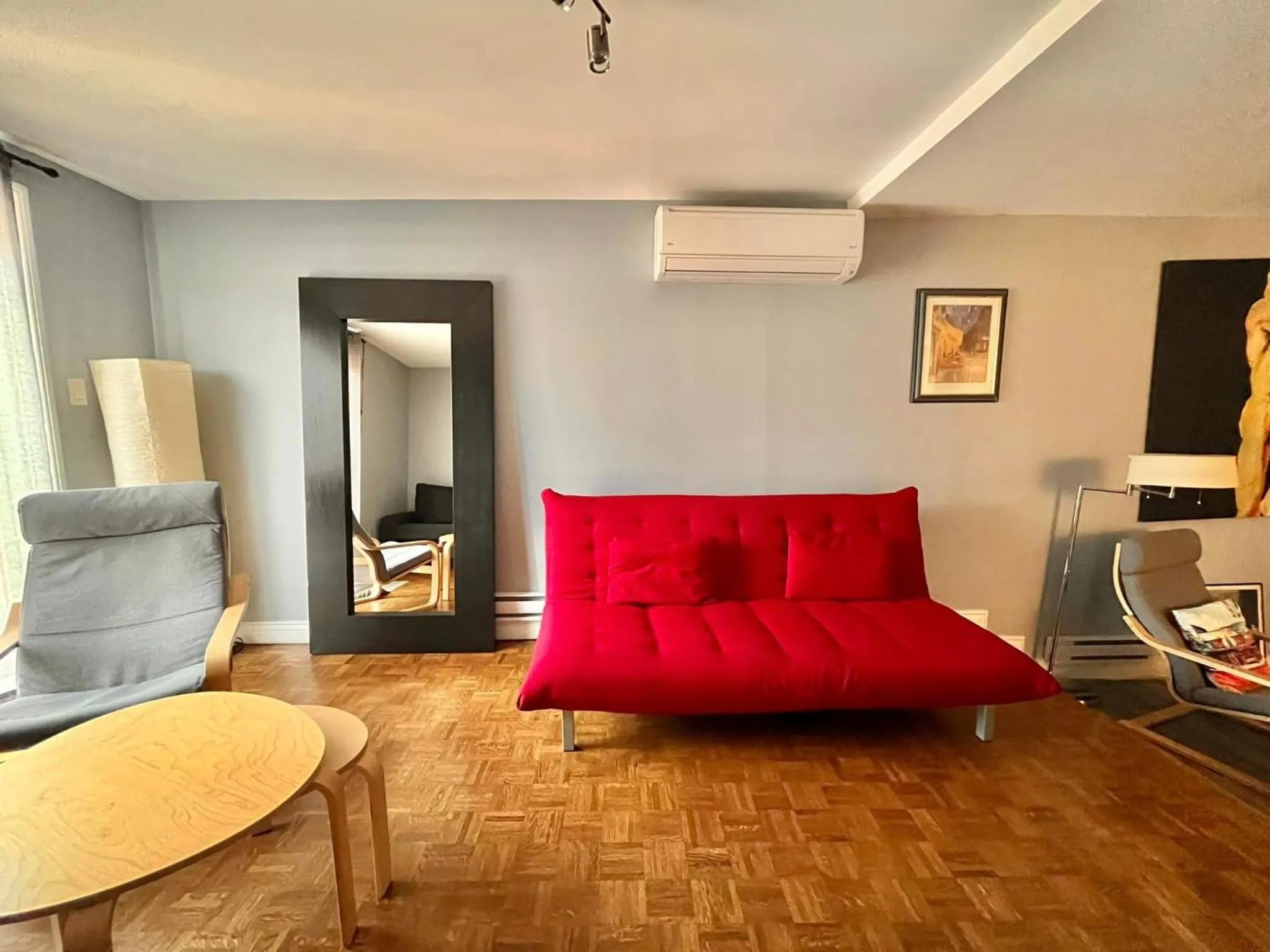 Living room in The Only Backpacker's Inn
