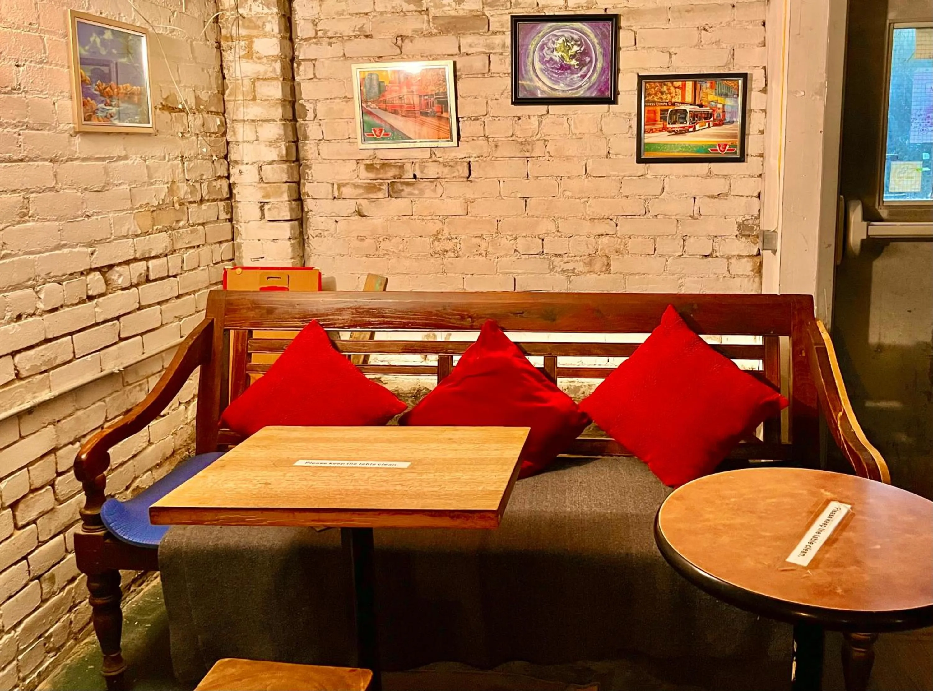 Living room in The Only Backpacker's Inn