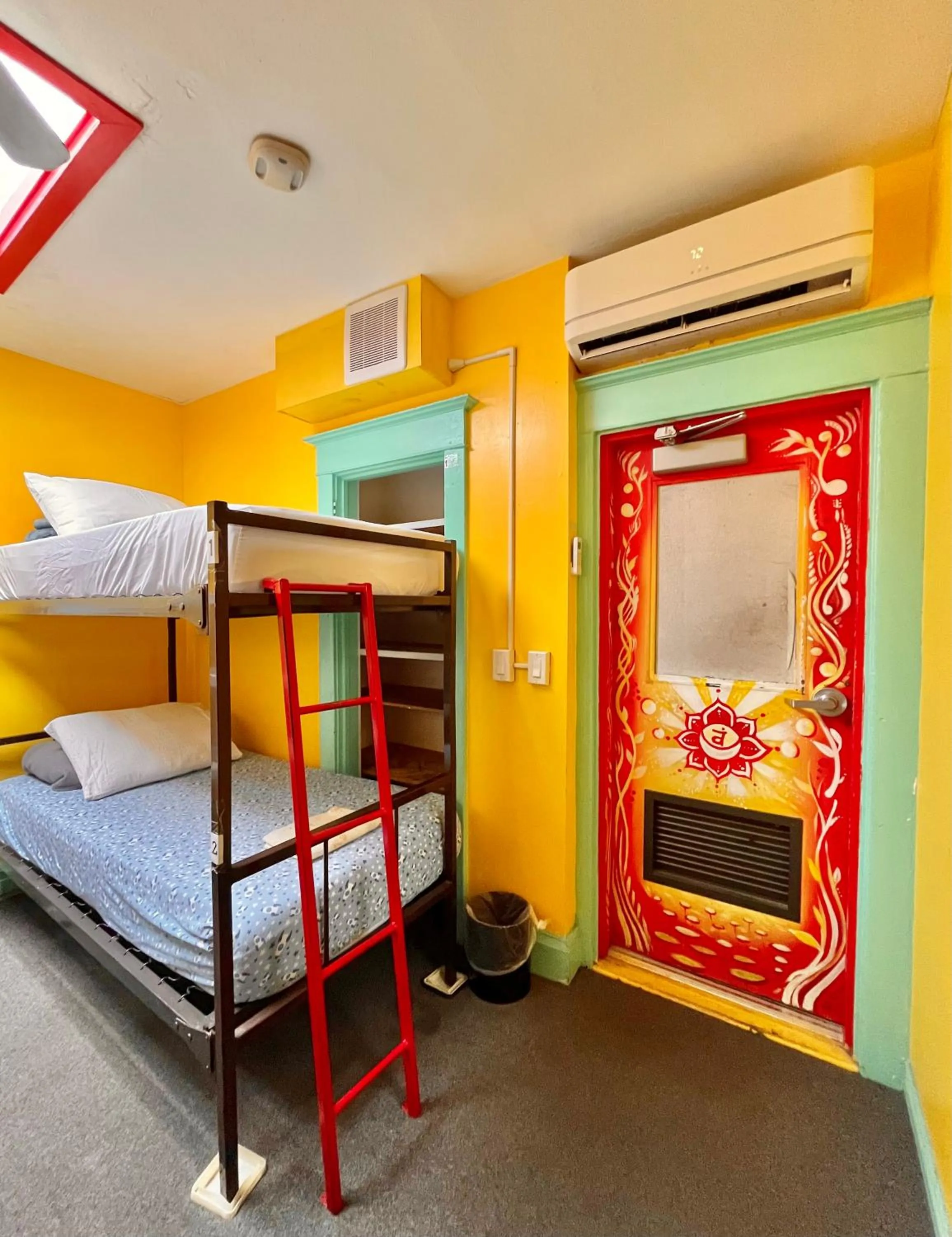 bunk bed, Bed in The Only Backpacker's Inn