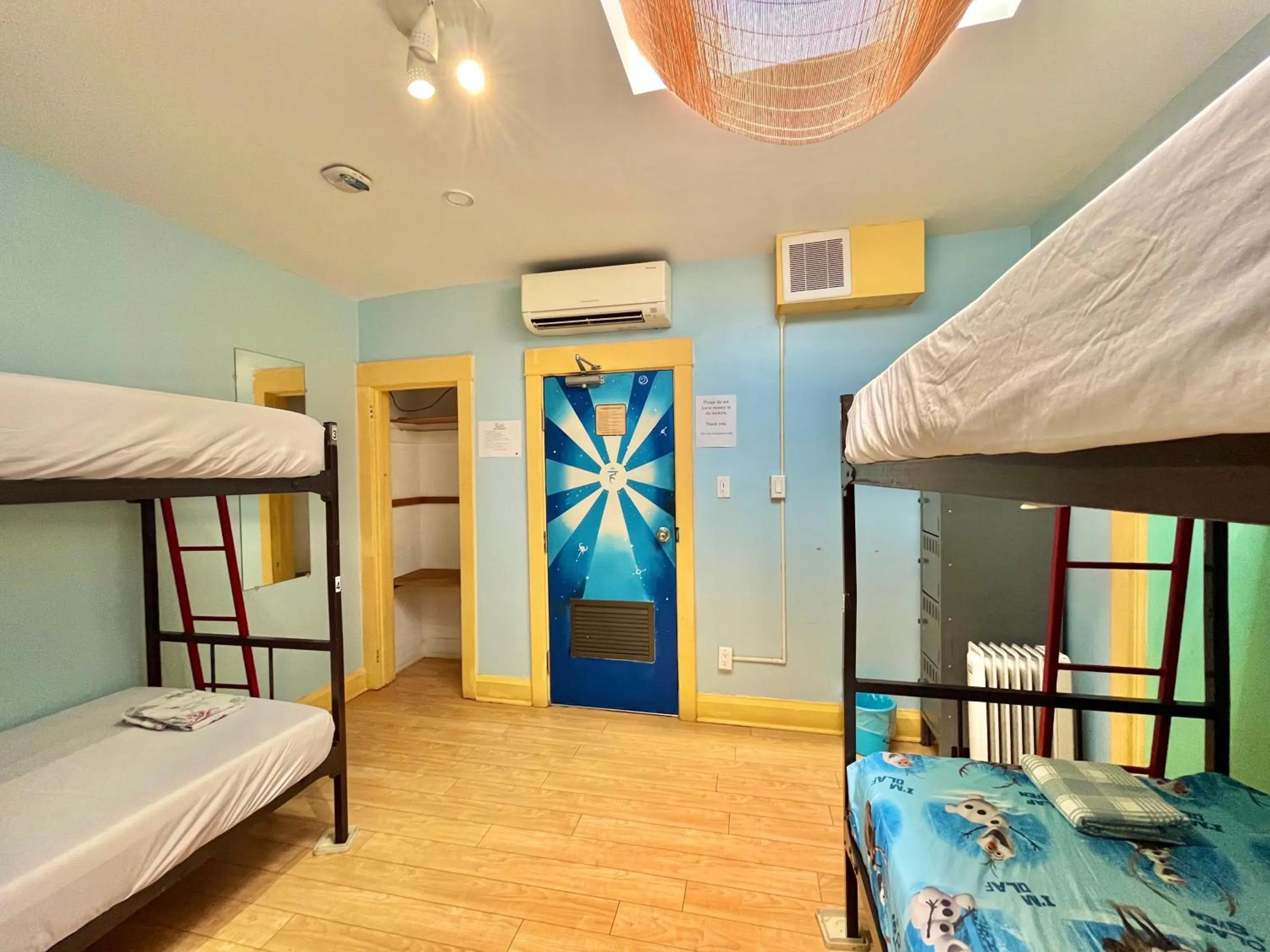 bunk bed, Bed in The Only Backpacker's Inn