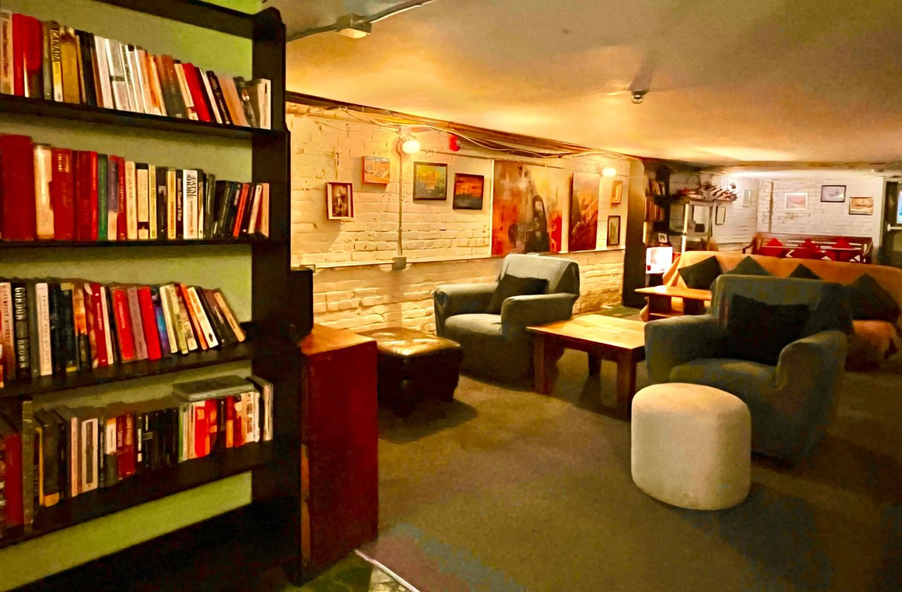 Living room in The Only Backpacker's Inn