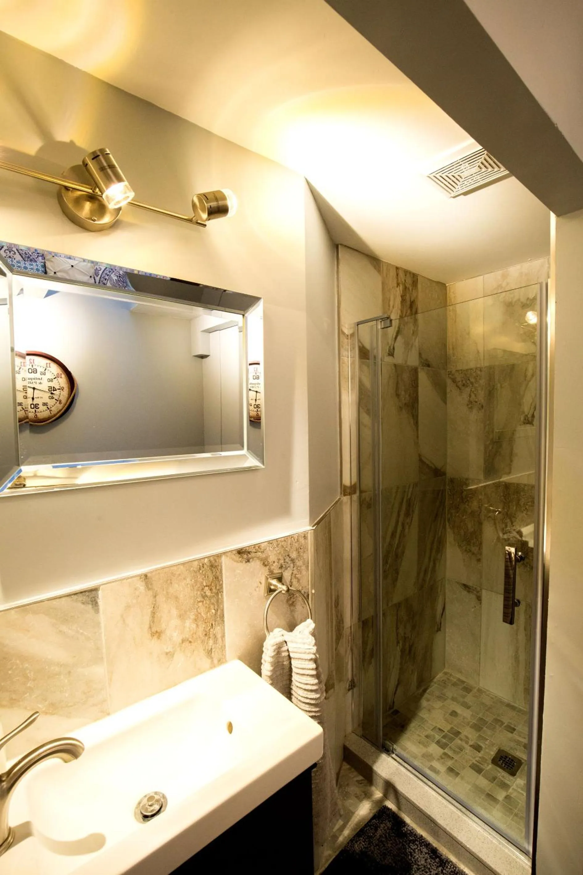 Shower in The Only Backpacker's Inn