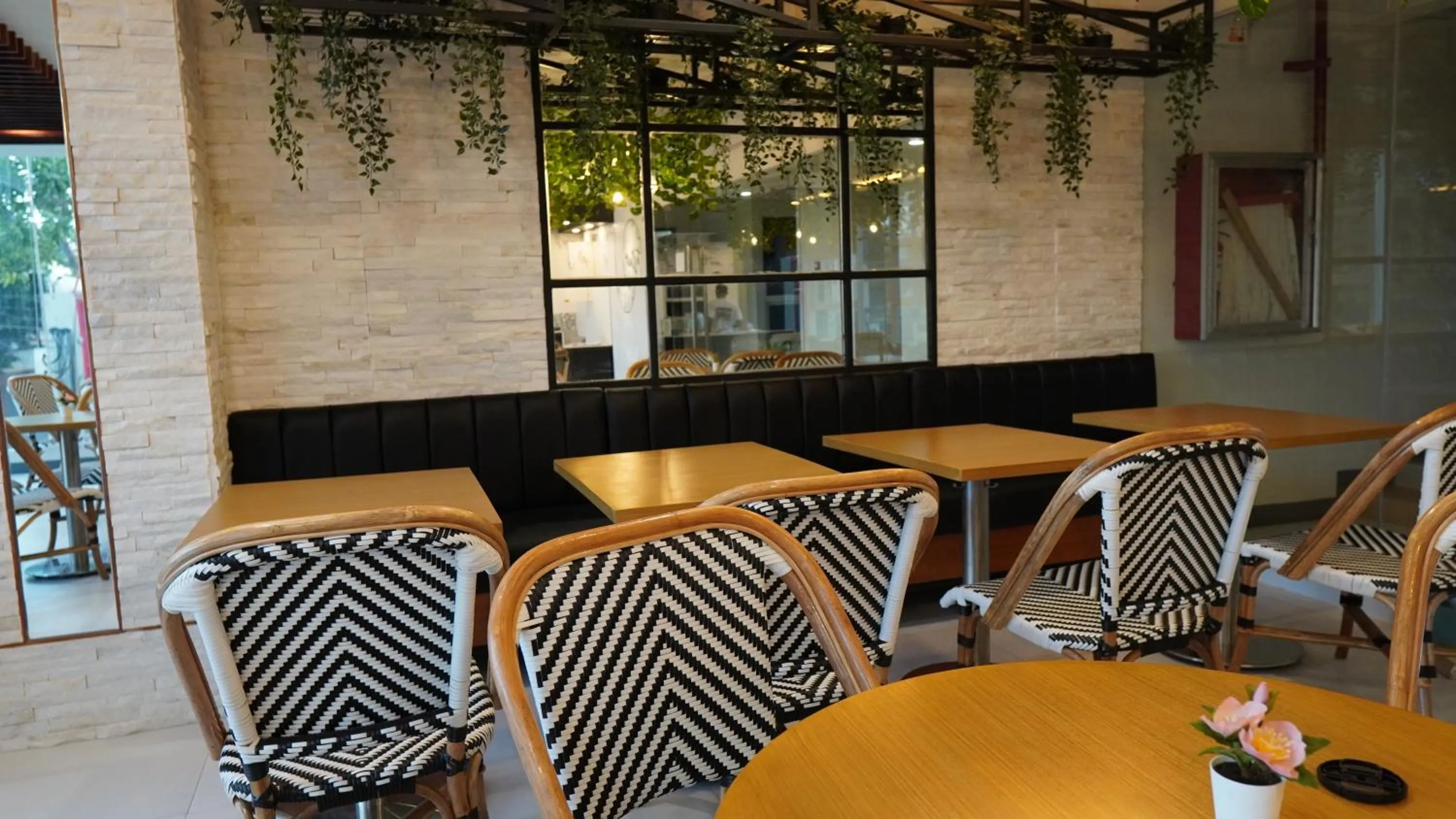 Restaurant/places to eat in Hotel One