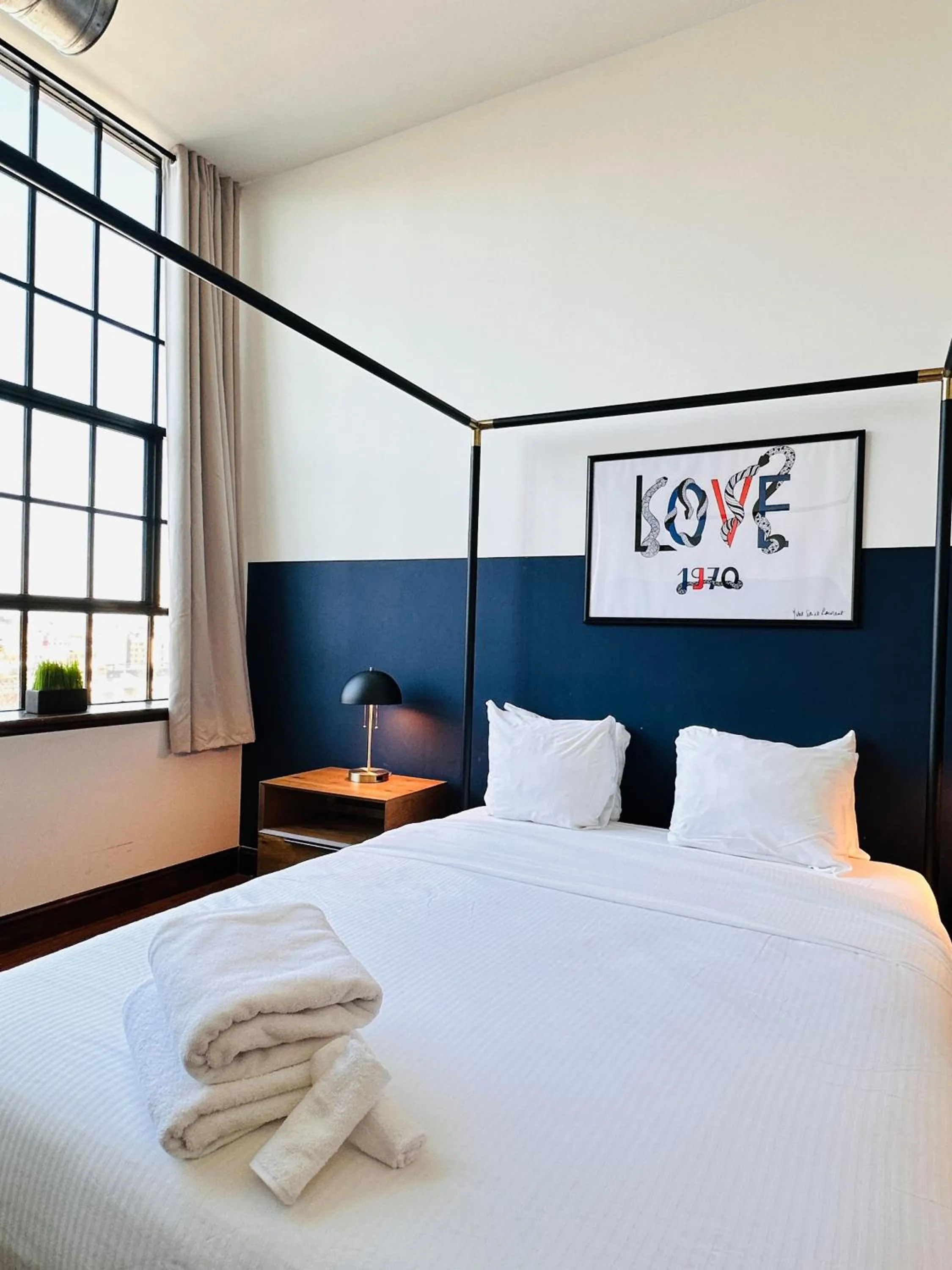 Bed in Sosuite at Independence Lofts - Callowhill