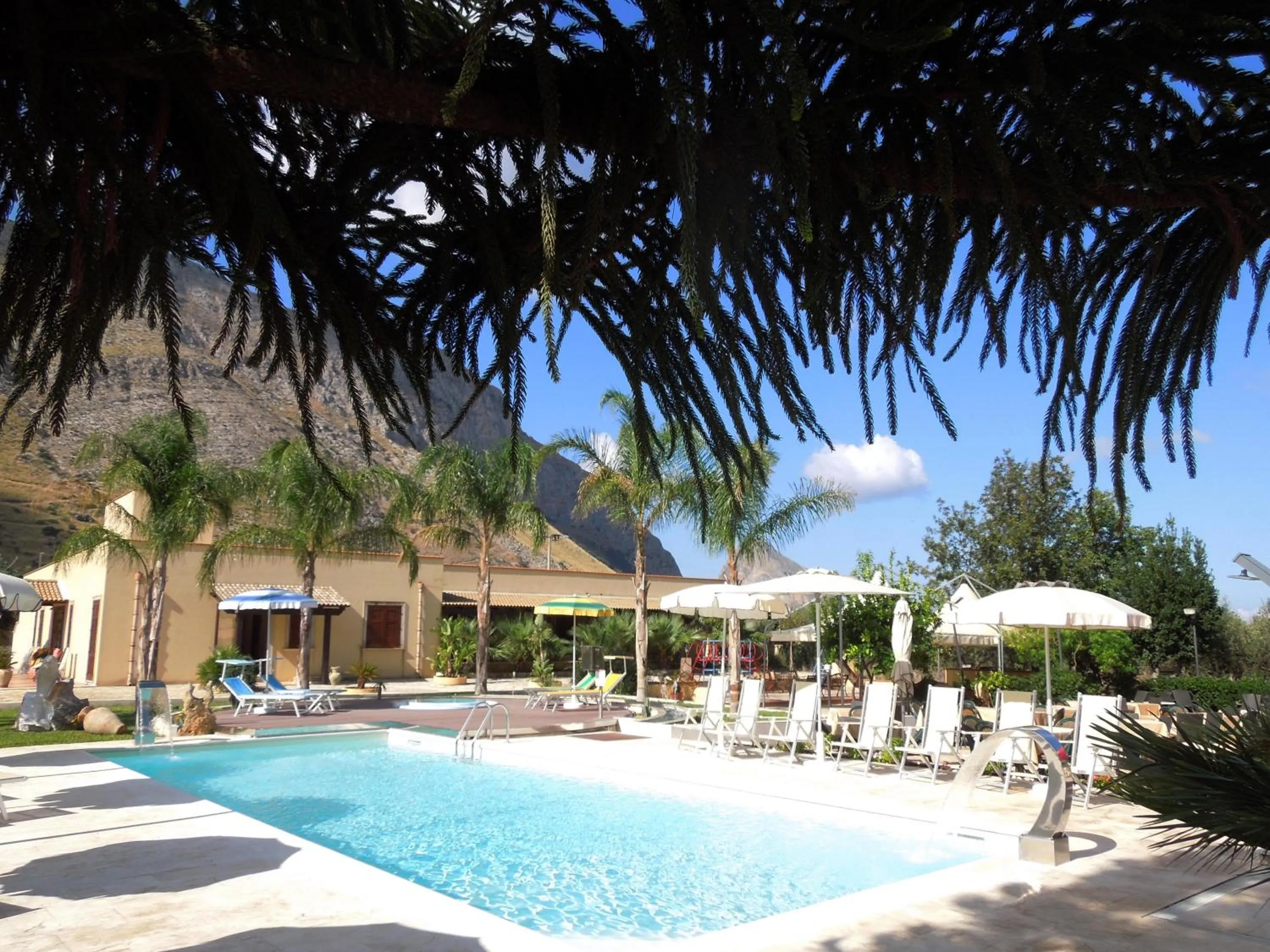 Pool view in Hotel Oasi da Paolo