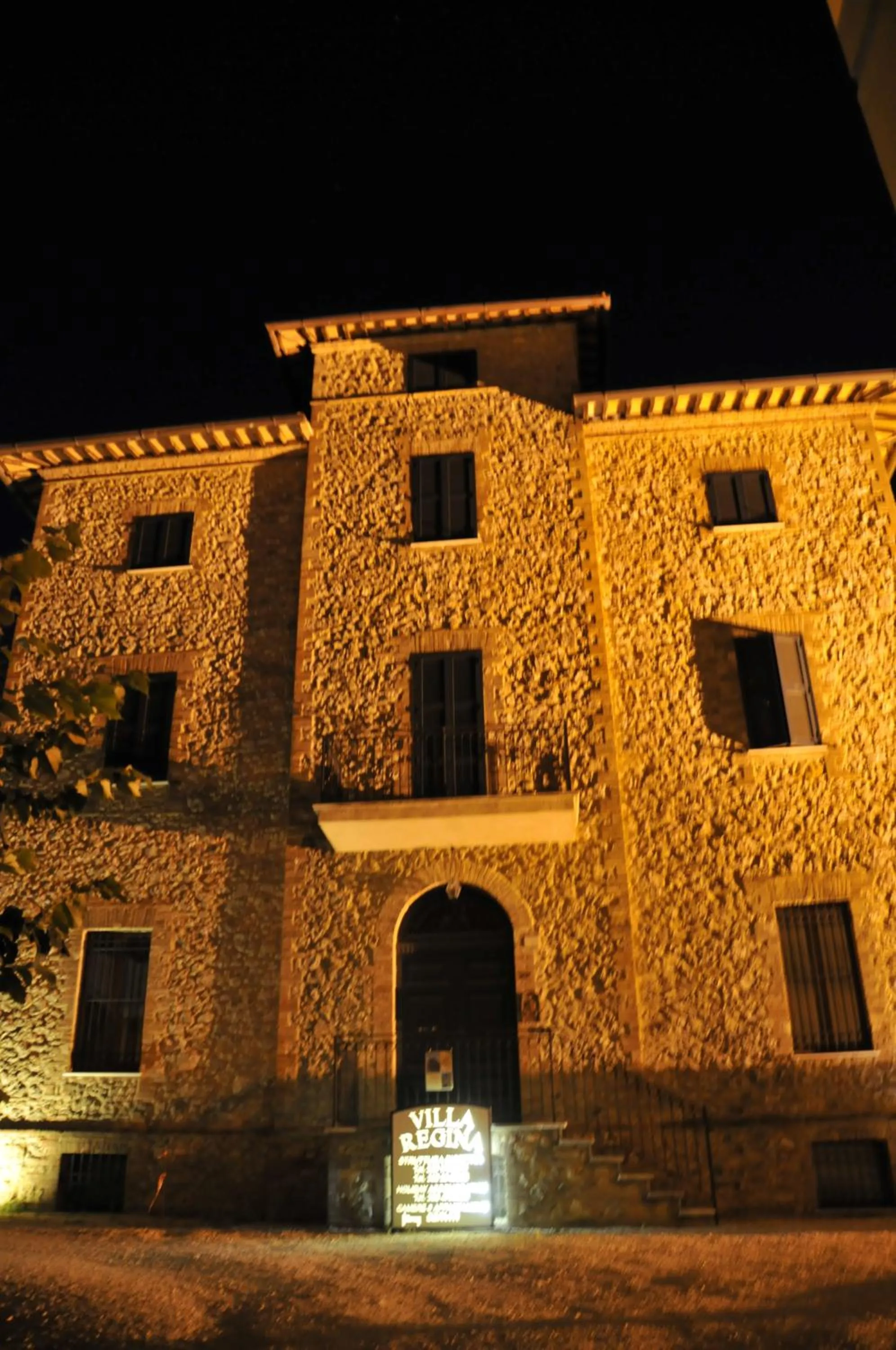 Facade/entrance in Villa Regina