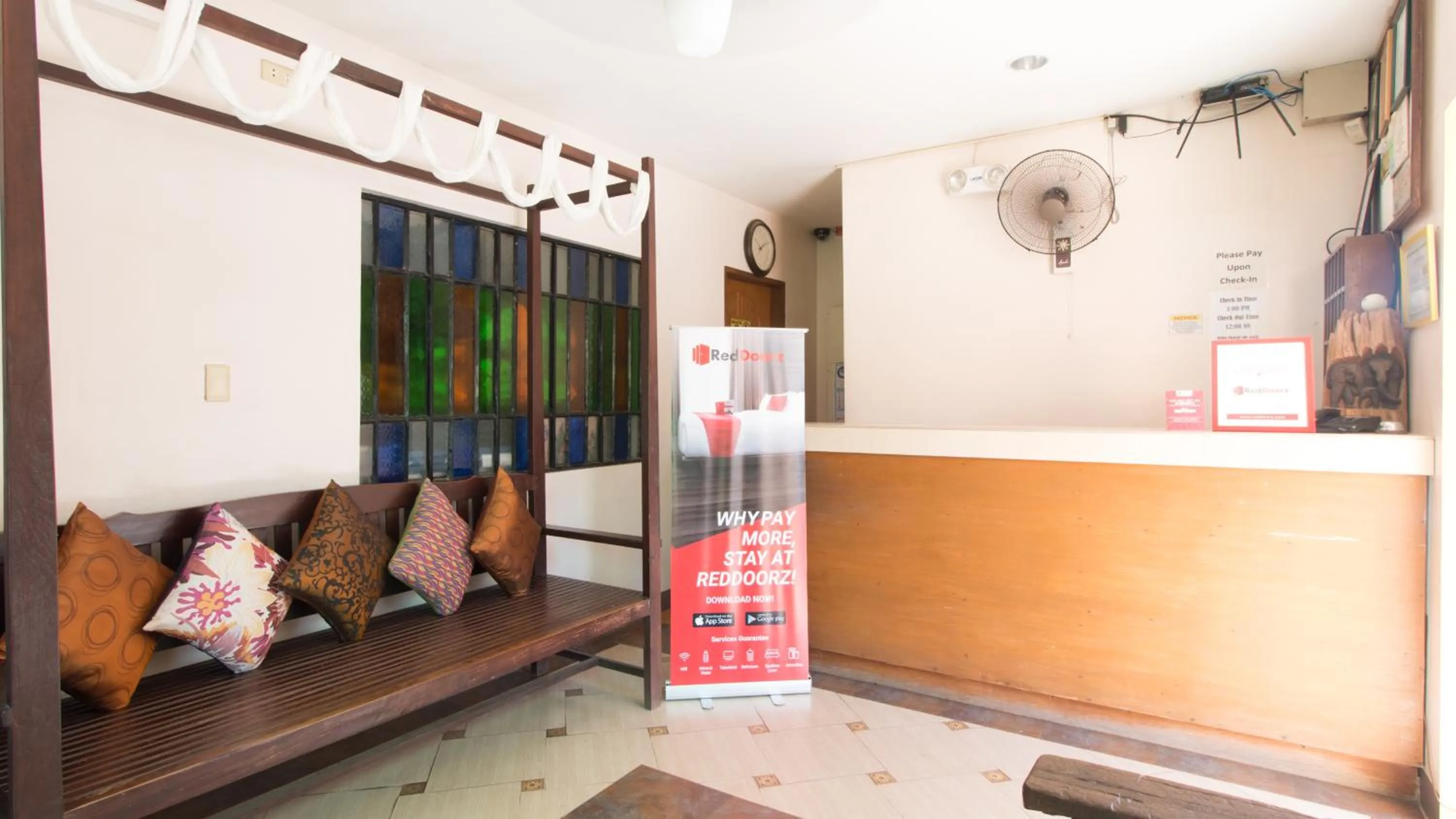 Lobby or reception in RedDoorz at Teofila Lodge