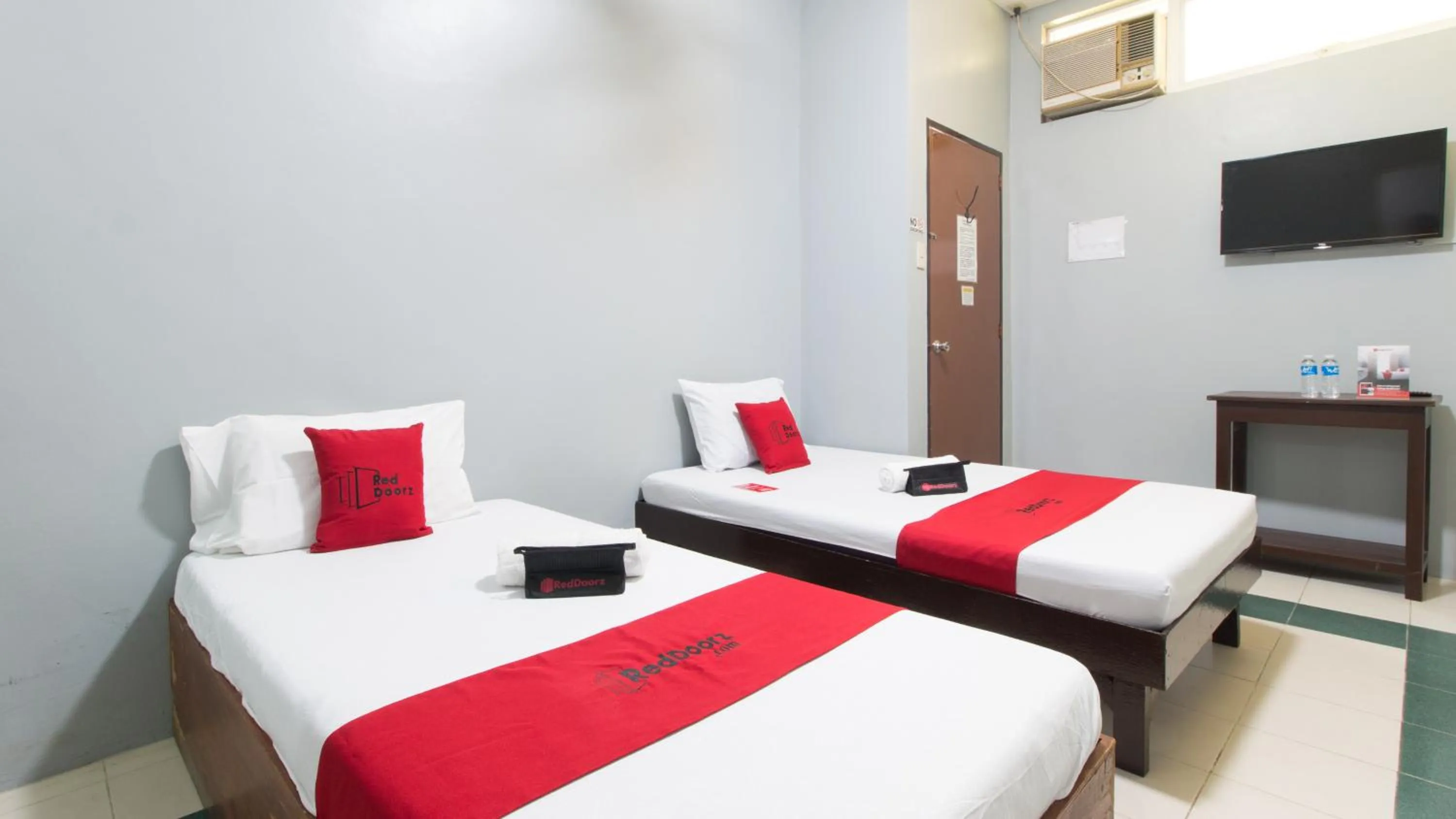 Bed in RedDoorz at Teofila Lodge