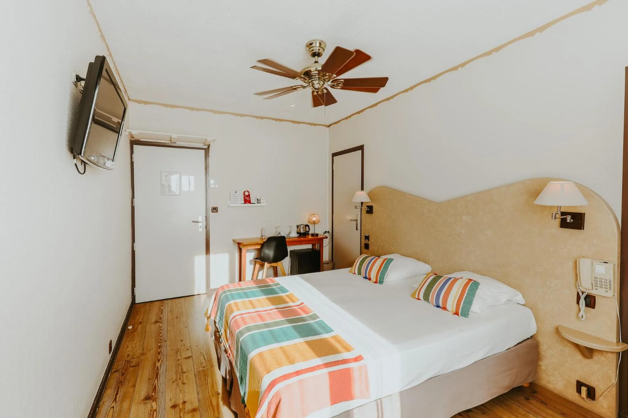 Bed in Hôtel L'Iroko The Originals City