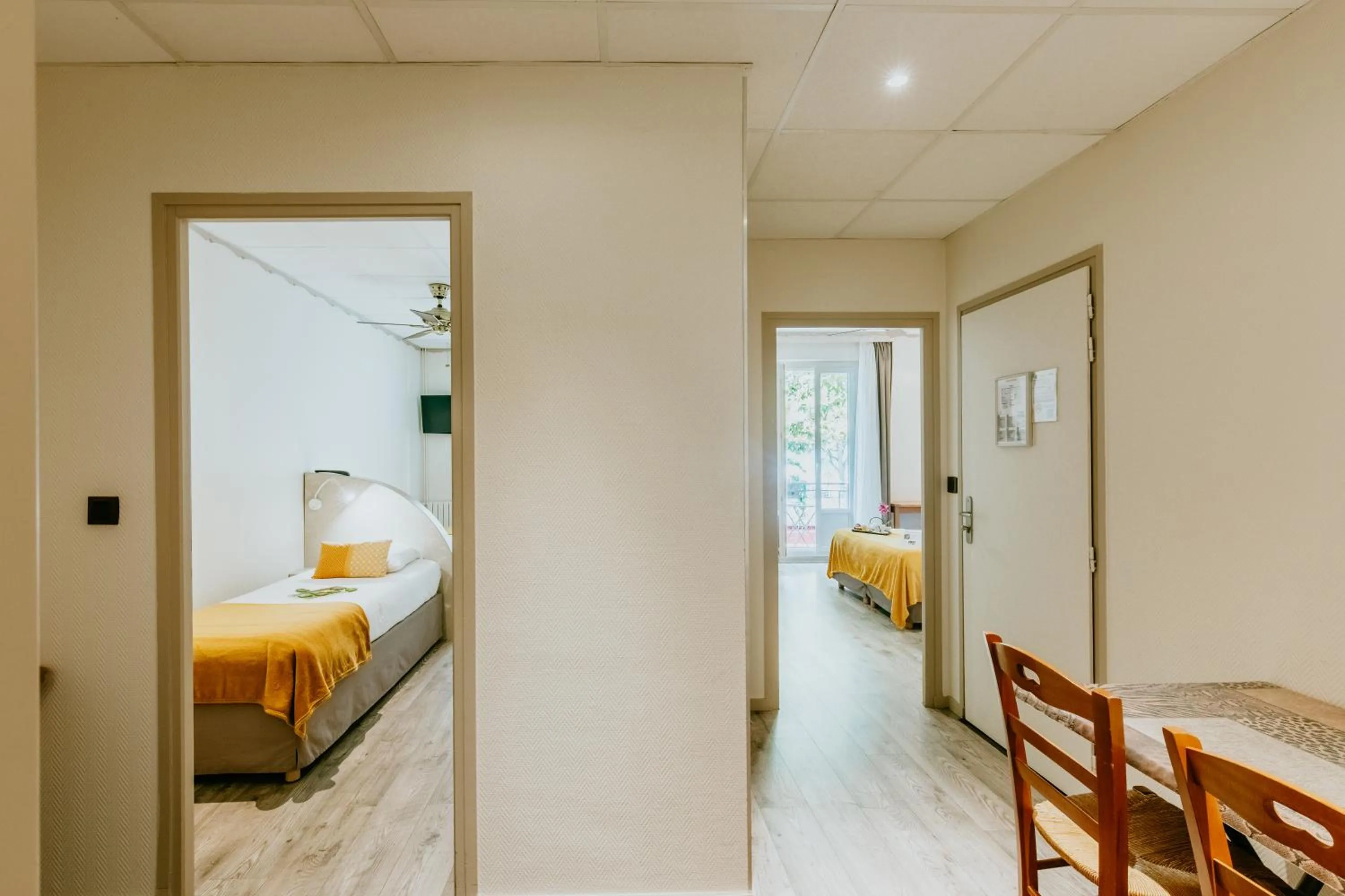 Photo of the whole room, Bed in Hôtel L'Iroko The Originals City