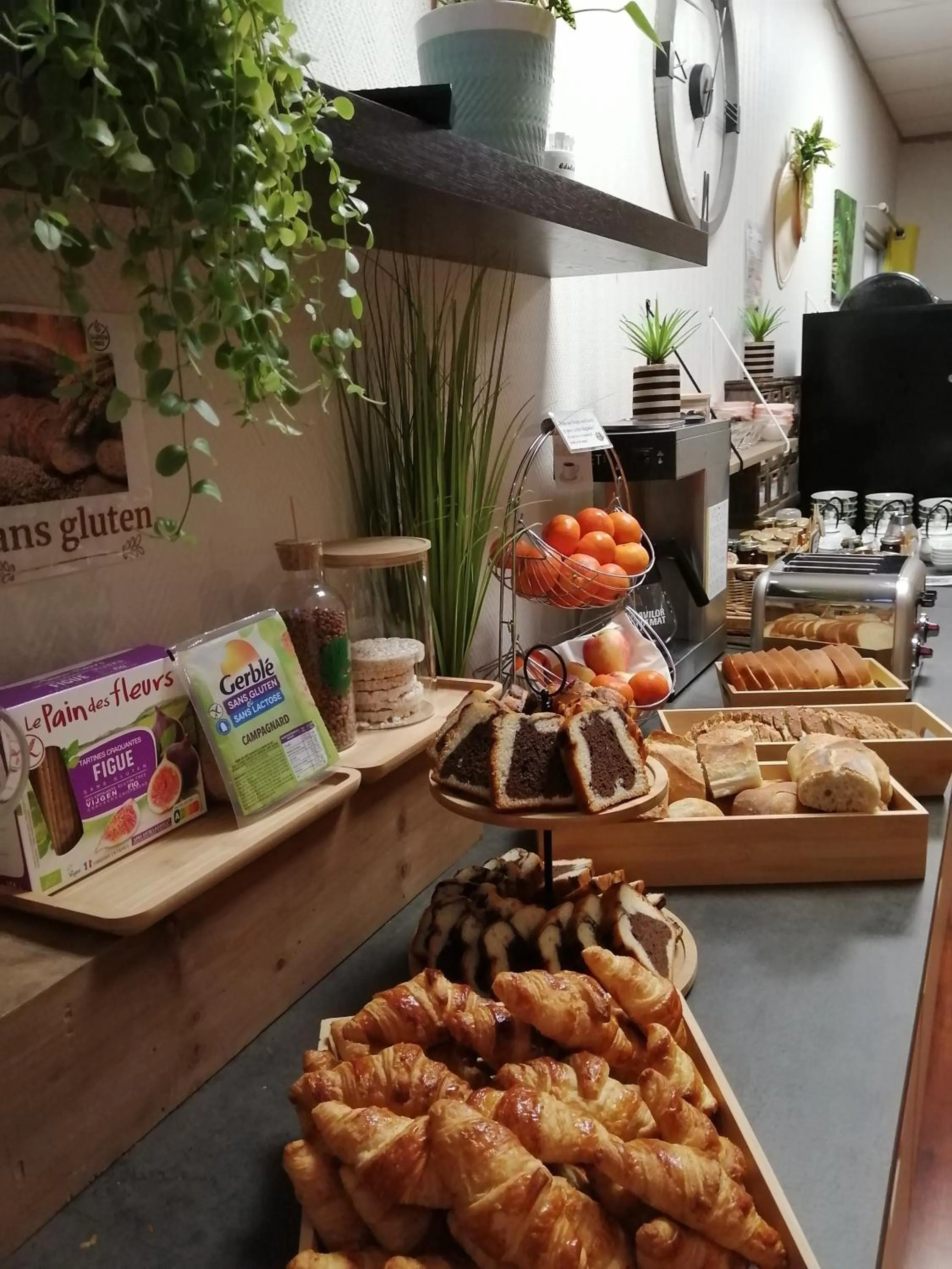 Food and drinks in Hôtel L'Iroko The Originals City