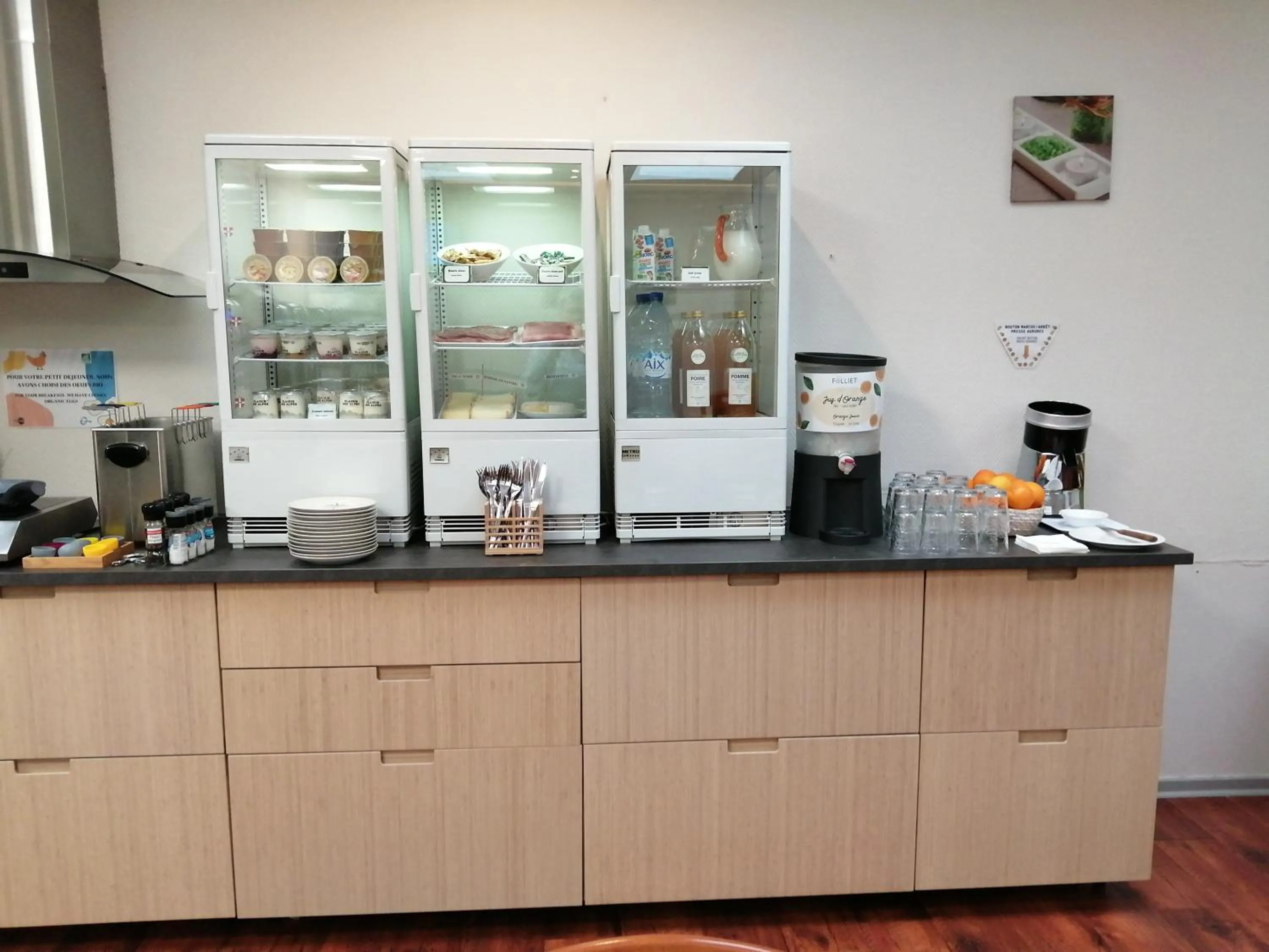 Restaurant/places to eat in Hôtel L'Iroko The Originals City