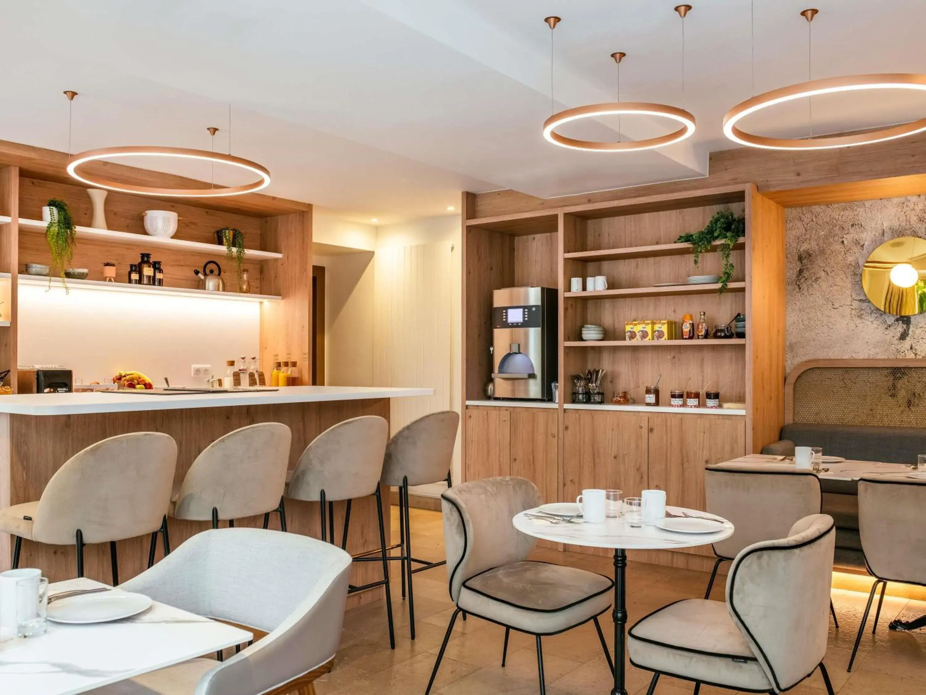 Property building in Aparthotel Adagio Paris Opéra Property building in Aparthotel Adagio Paris Opéra