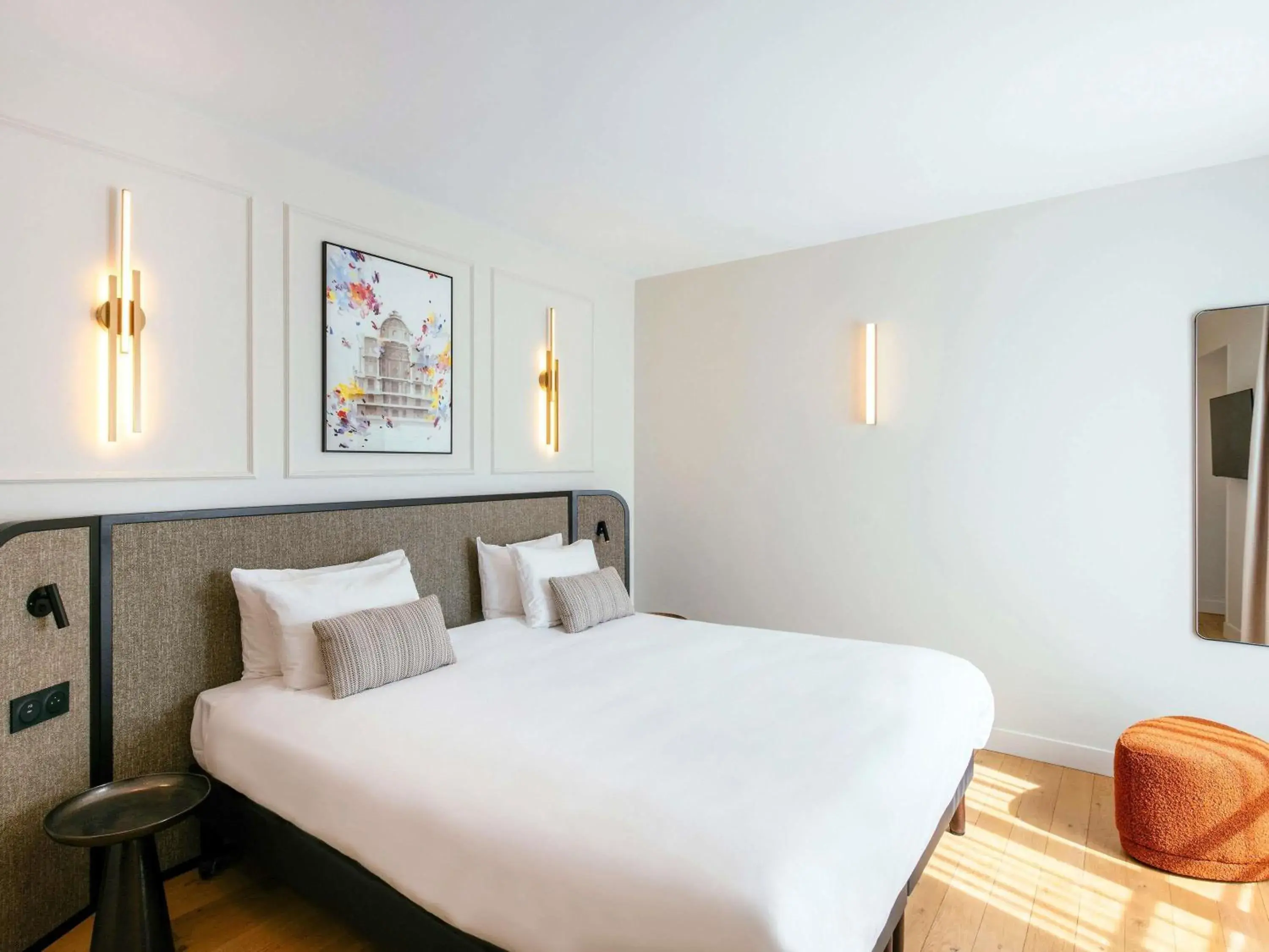 Property building, Bed in Aparthotel Adagio Paris Opéra Property building, Bed in Aparthotel Adagio Paris Opéra