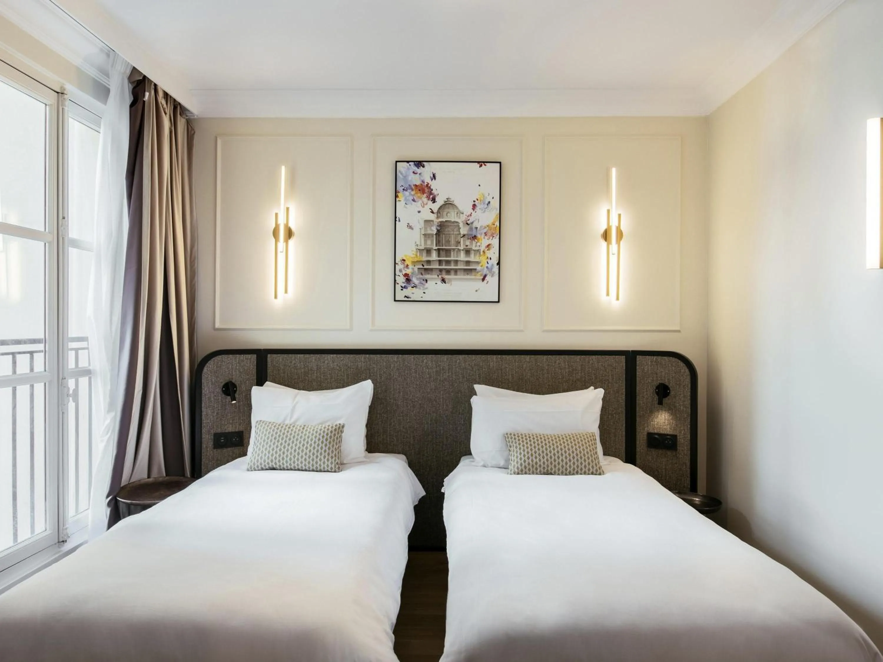 Bedroom, Bed in Aparthotel Adagio Paris Opéra