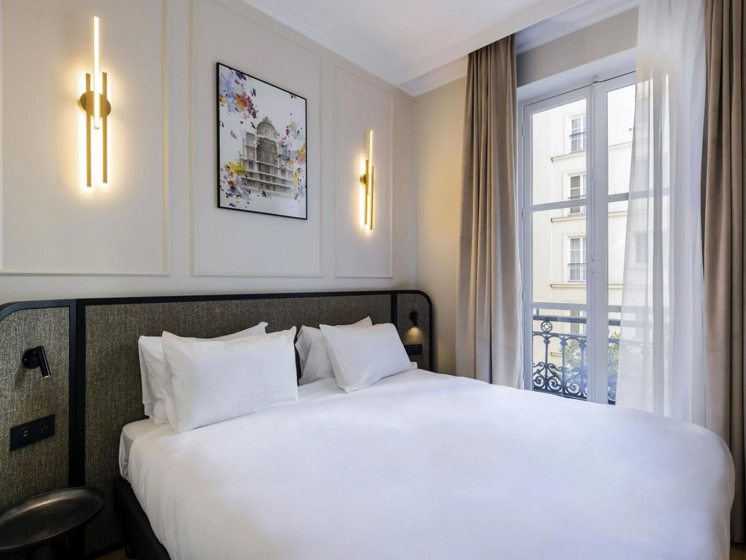 Bedroom, Bed in Aparthotel Adagio Paris Opéra Bedroom, Bed in Aparthotel Adagio Paris Opéra