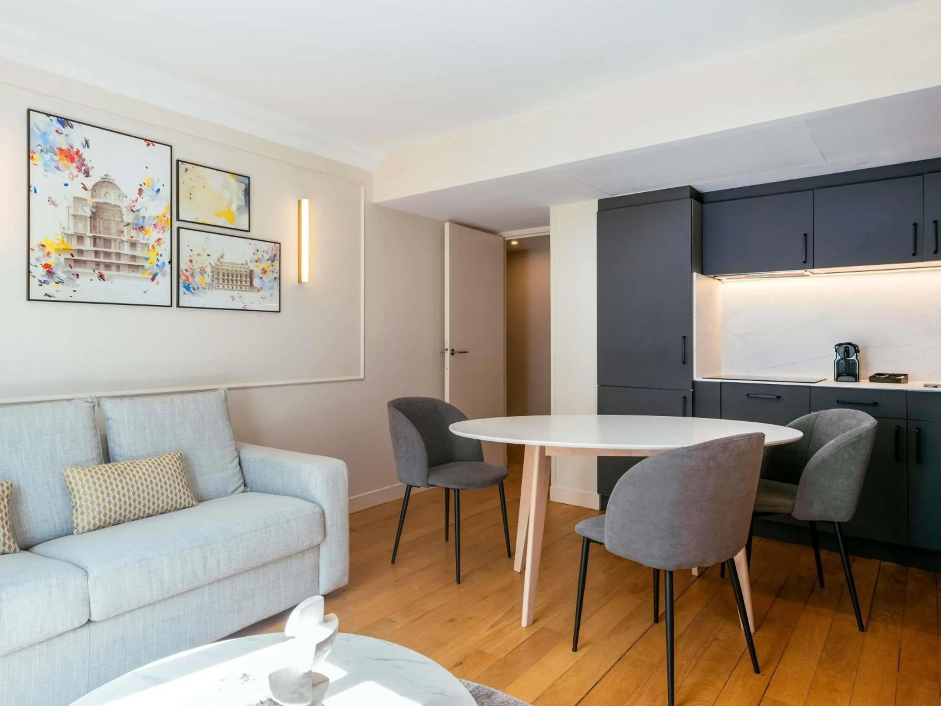 Bedroom in Aparthotel Adagio Paris Opéra Bedroom in Aparthotel Adagio Paris Opéra