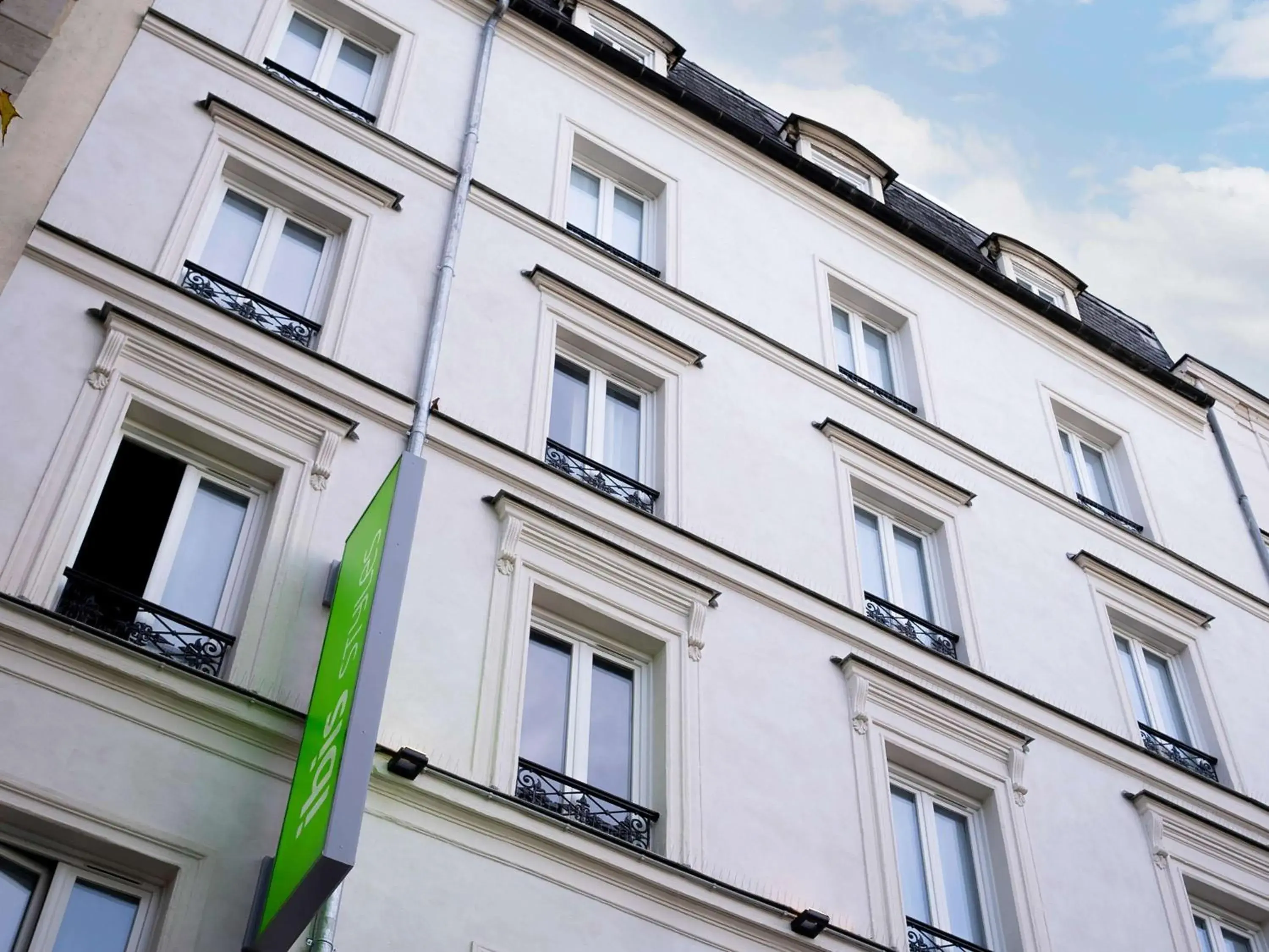 Property building in Ibis Styles Paris Batignolles Property building in Ibis Styles Paris Batignolles